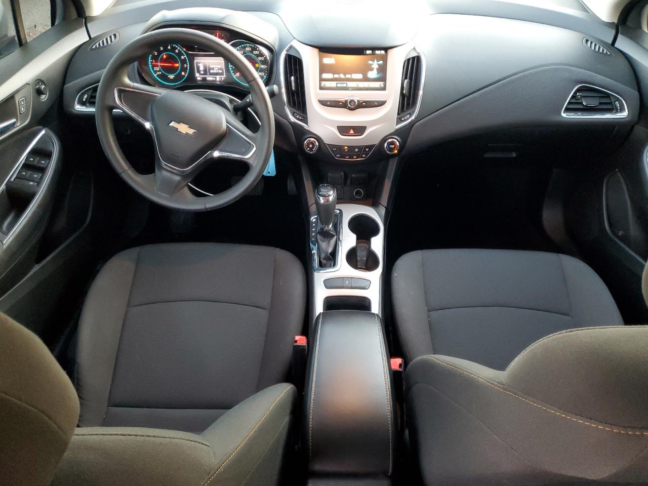 2018 Chevrolet Cruze - Image 8