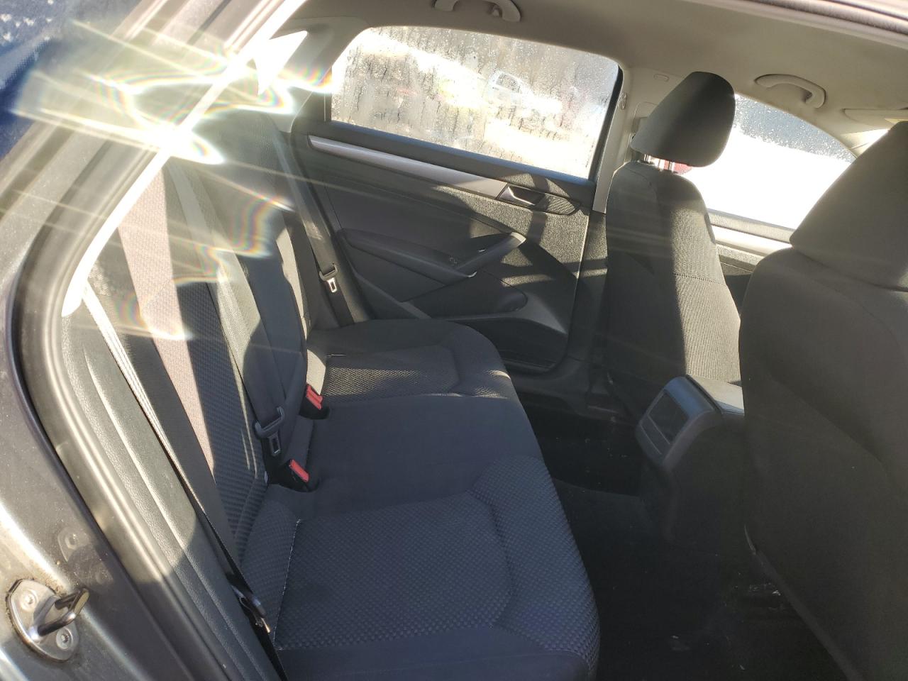 2014 Volkswagen Passat - Image 10