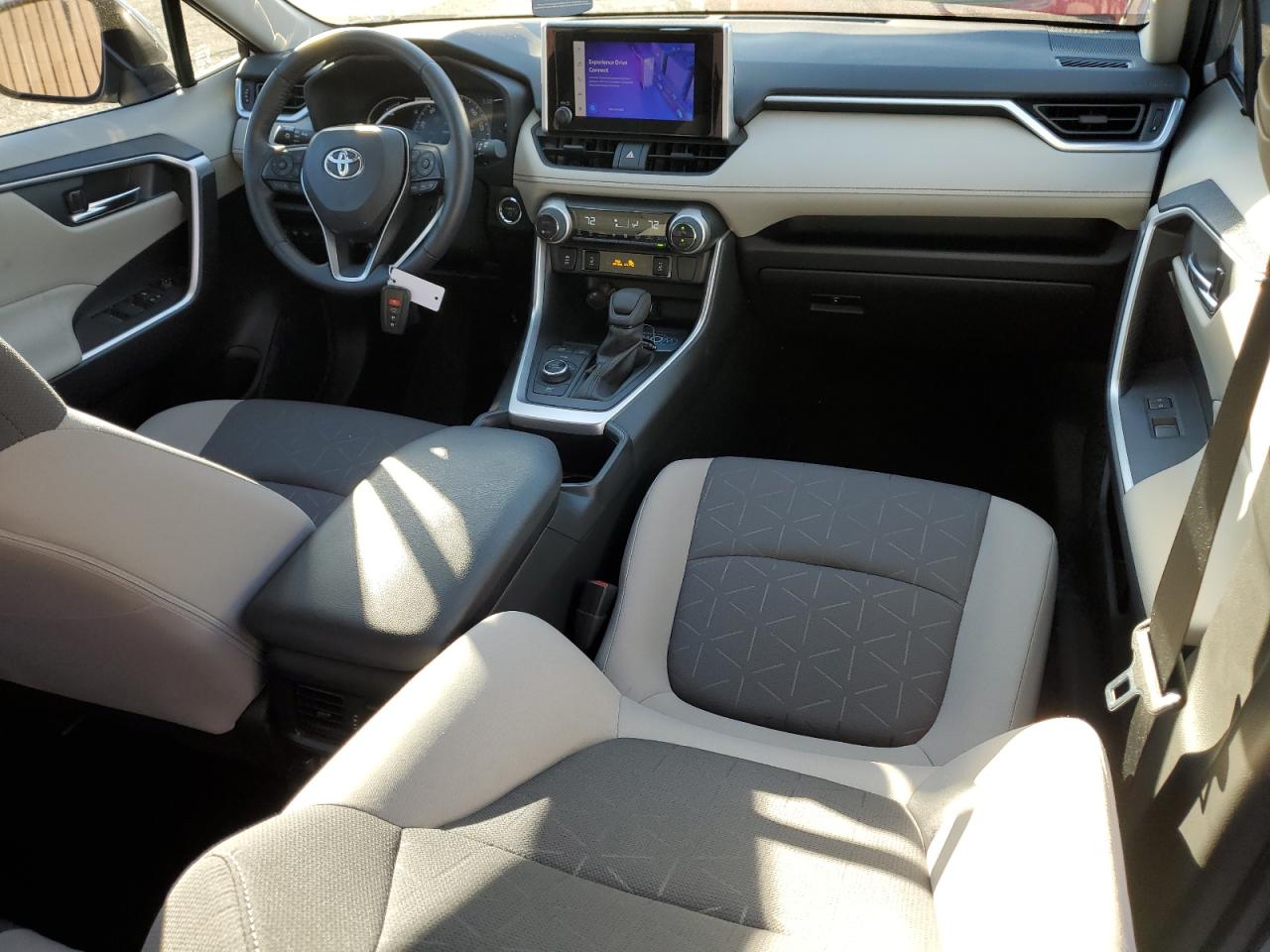 2023 Toyota RAV 4 - Image 8