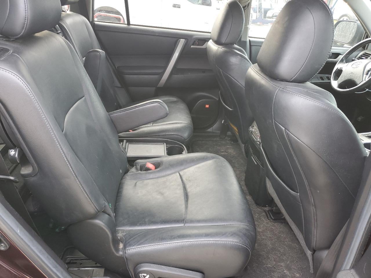 2011 Toyota Highlander - Image 10