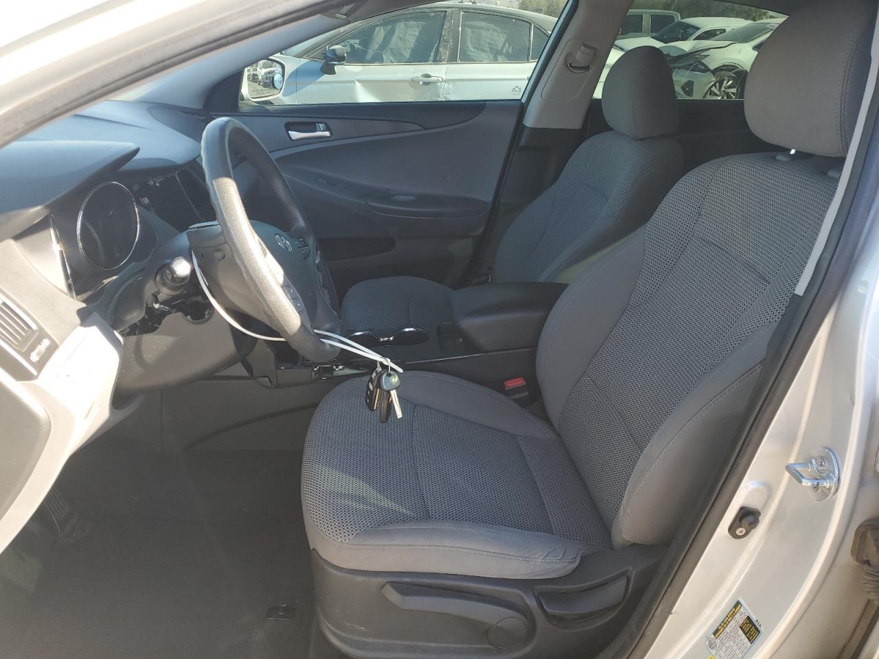2011 Hyundai Sonata - Image 7