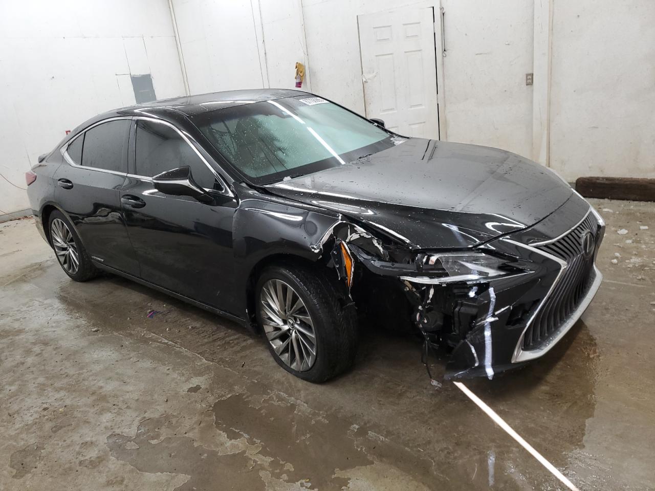 2019 Lexus ES - Image 4