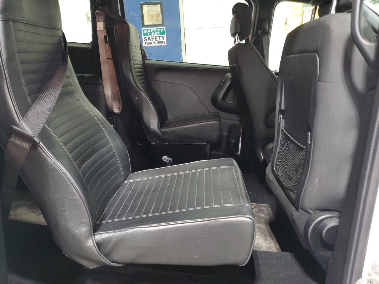 2019 Dodge Caravan - Image 11