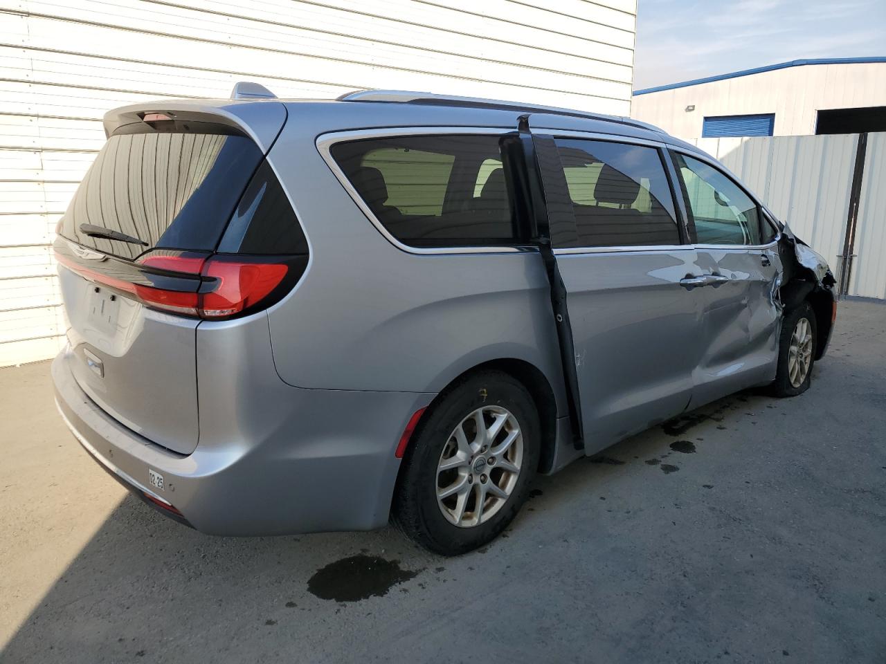 2021 Chrysler Pacifica - Image 3