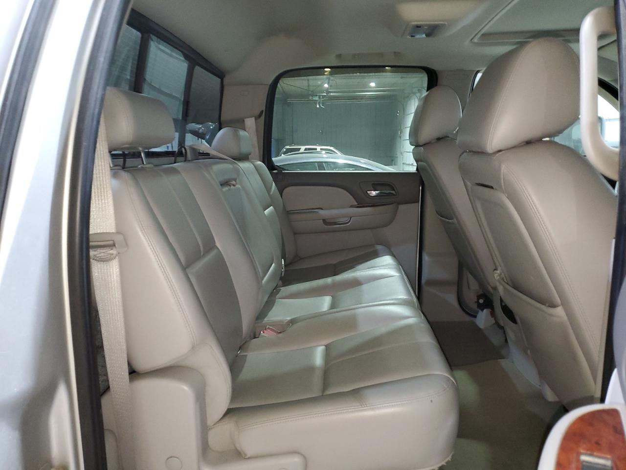 2011 GMC Sierra - Image 11