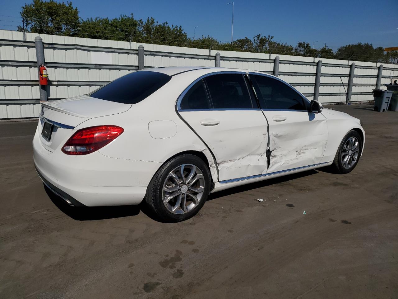 VIN 55SWF4JB8GU113477 2016 MERCEDES-BENZ C-CLASS no.3