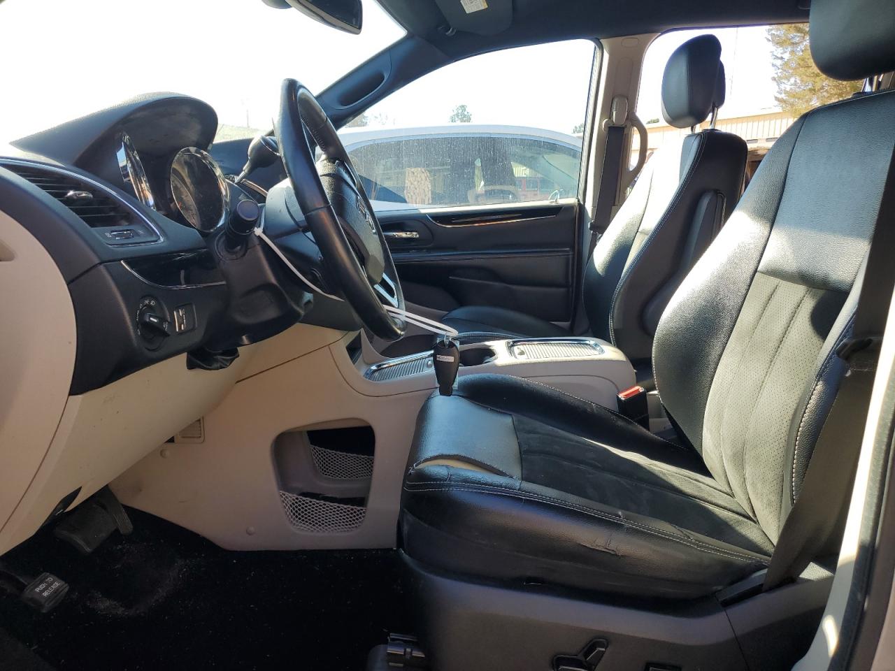 2019 Dodge Caravan - Image 7