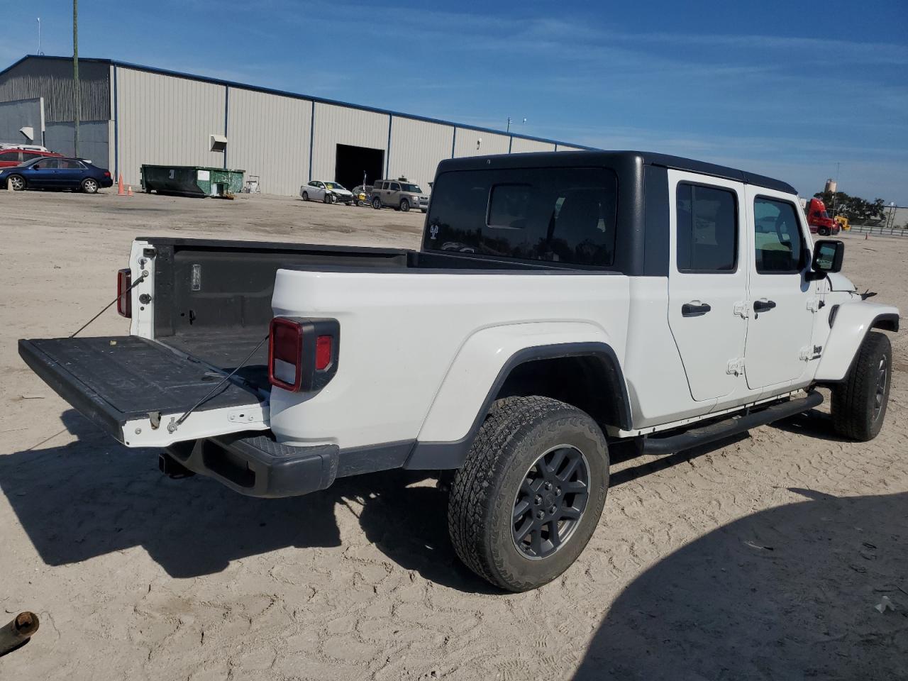 2021 Jeep Gladiator - Image 3