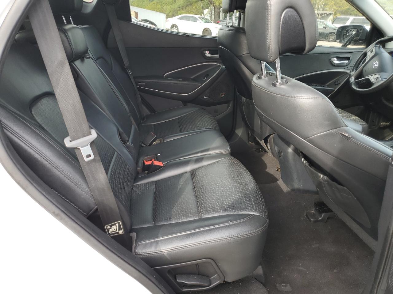 2014 Hyundai Santa Fe - Image 10