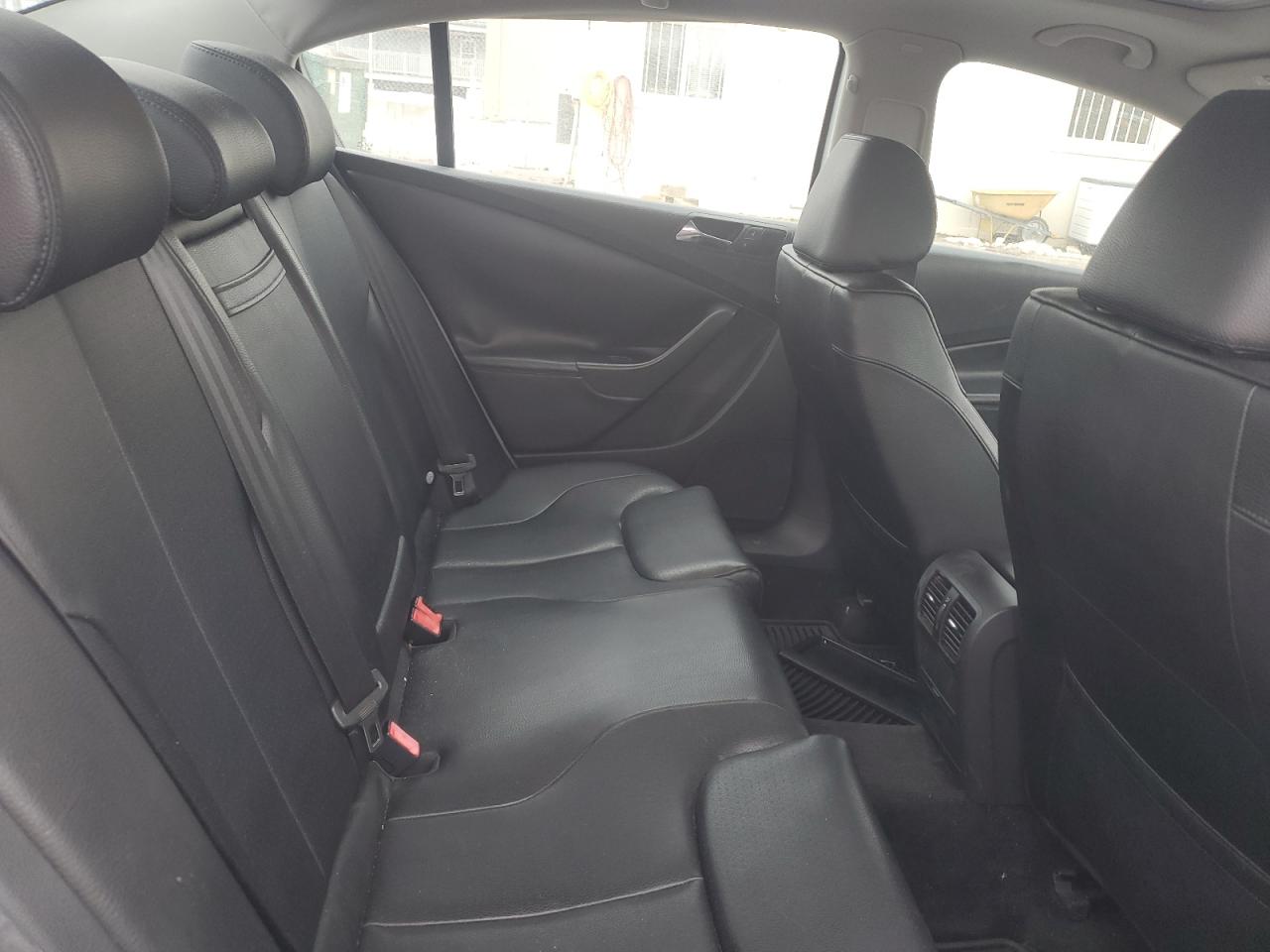 2007 Volkswagen Passat - Image 10