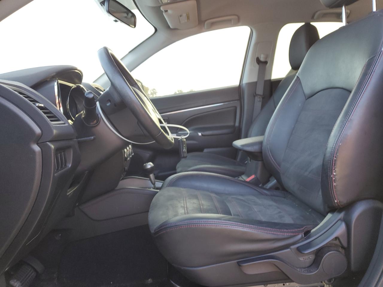 2018 Mitsubishi Outlander - Image 7