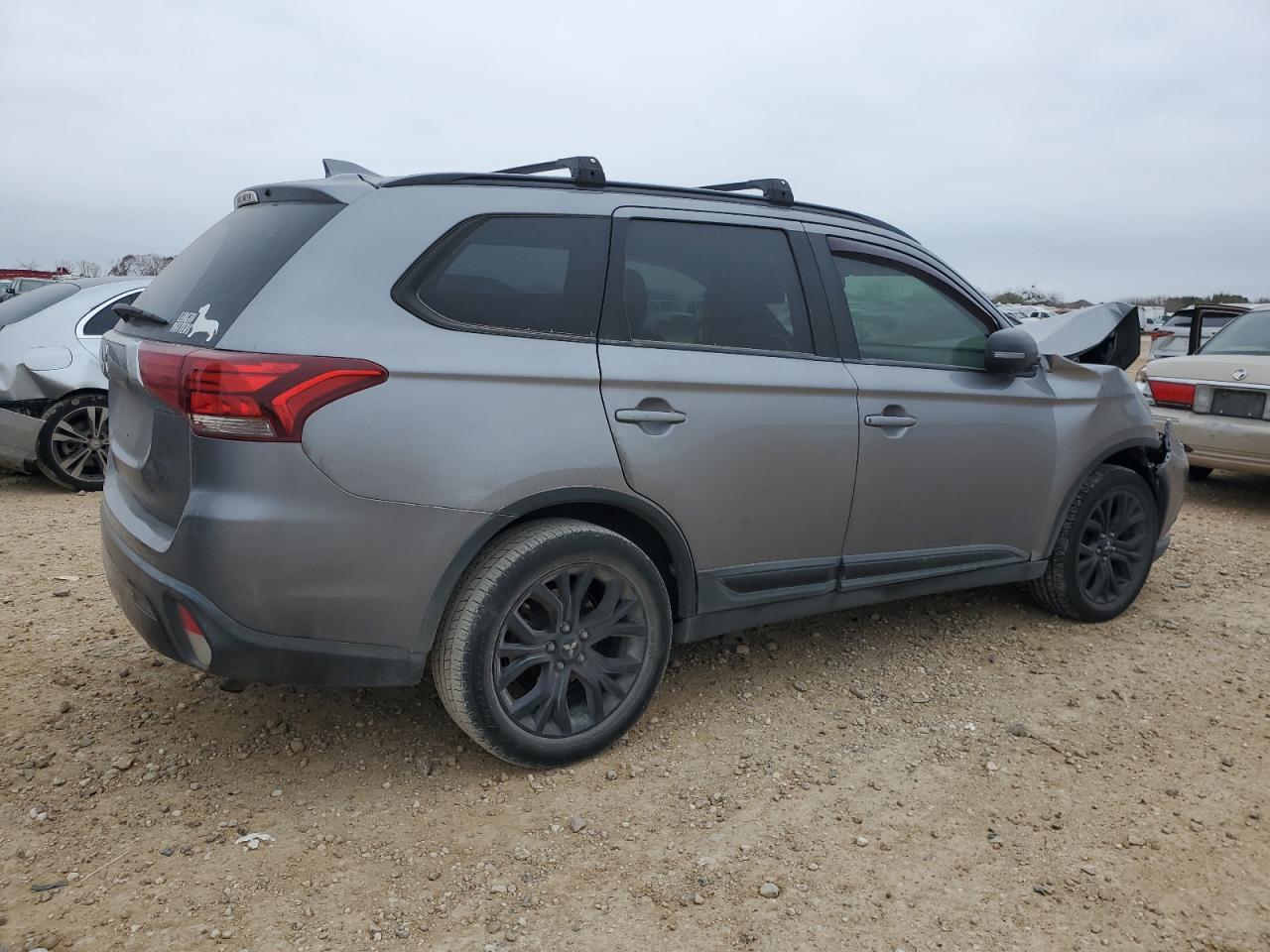 2019 Mitsubishi Outlander - Image 3