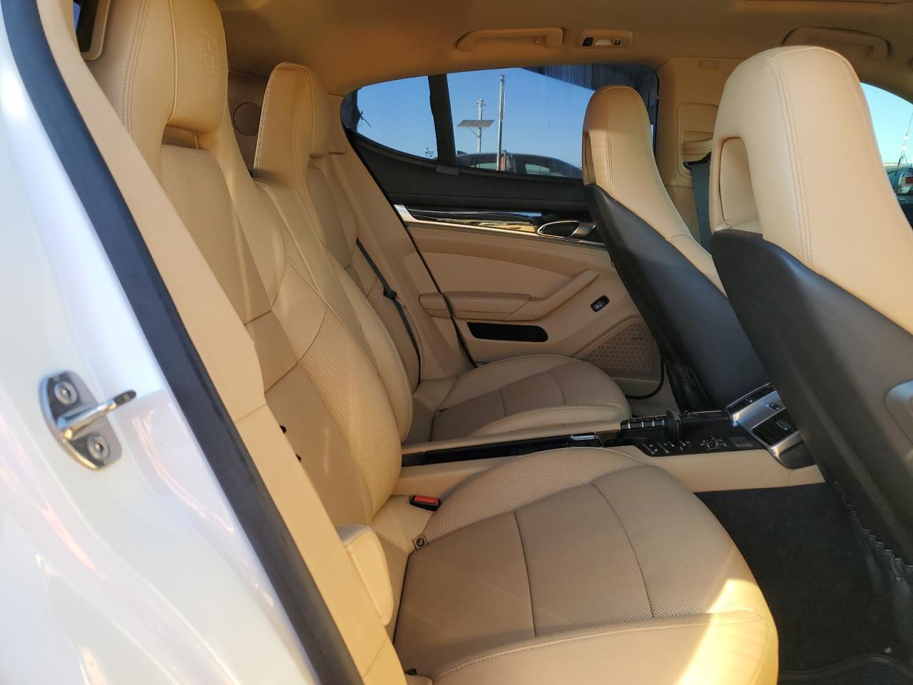 2016 Porsche Panamera - Image 10