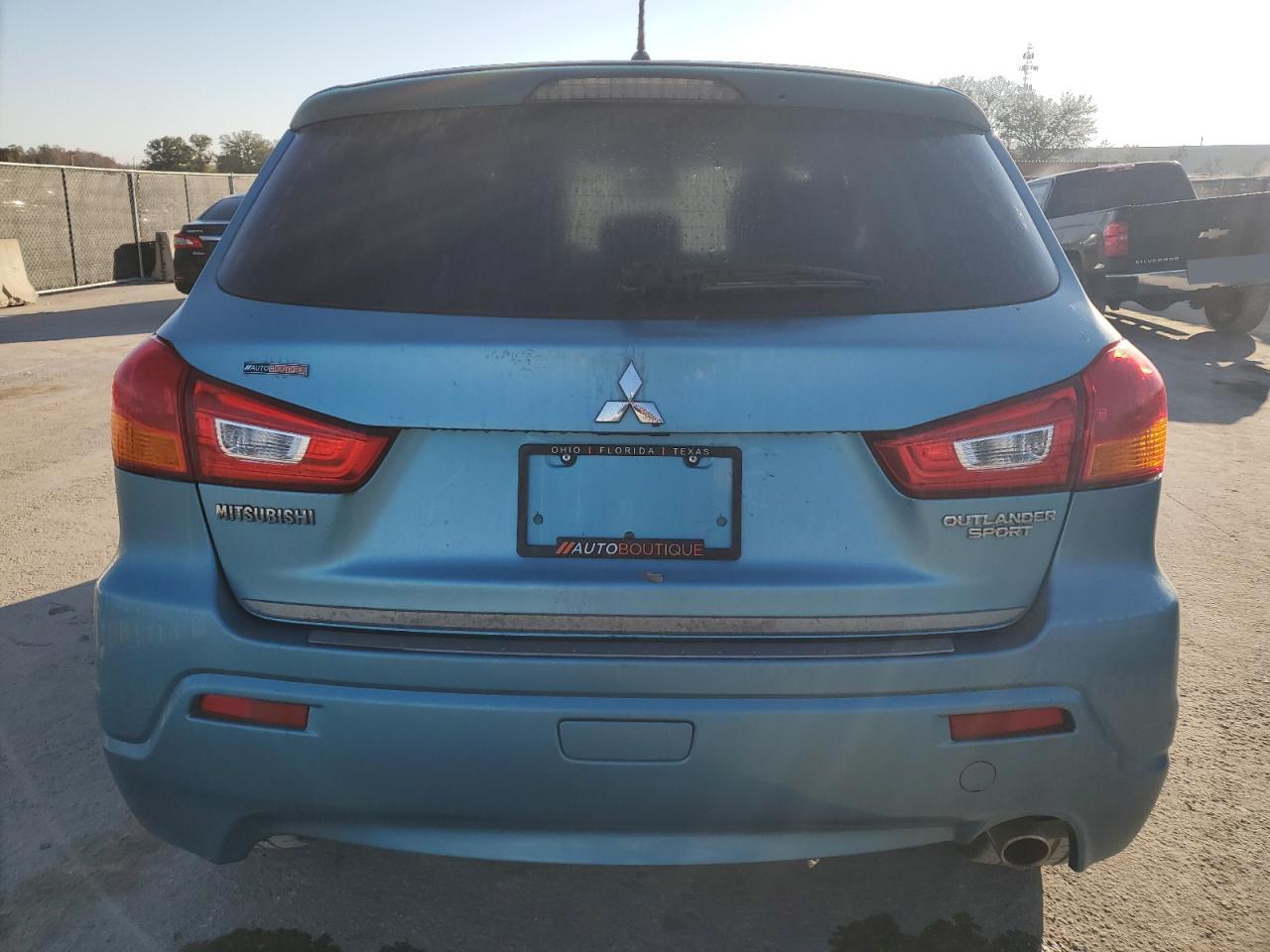 2011 Mitsubishi Outlander - Image 6