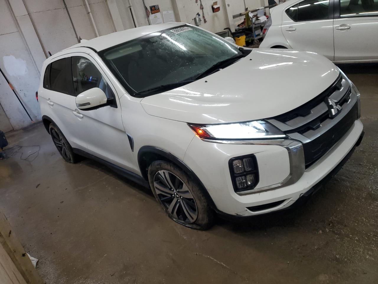 2020 Mitsubishi Outlander - Image 4