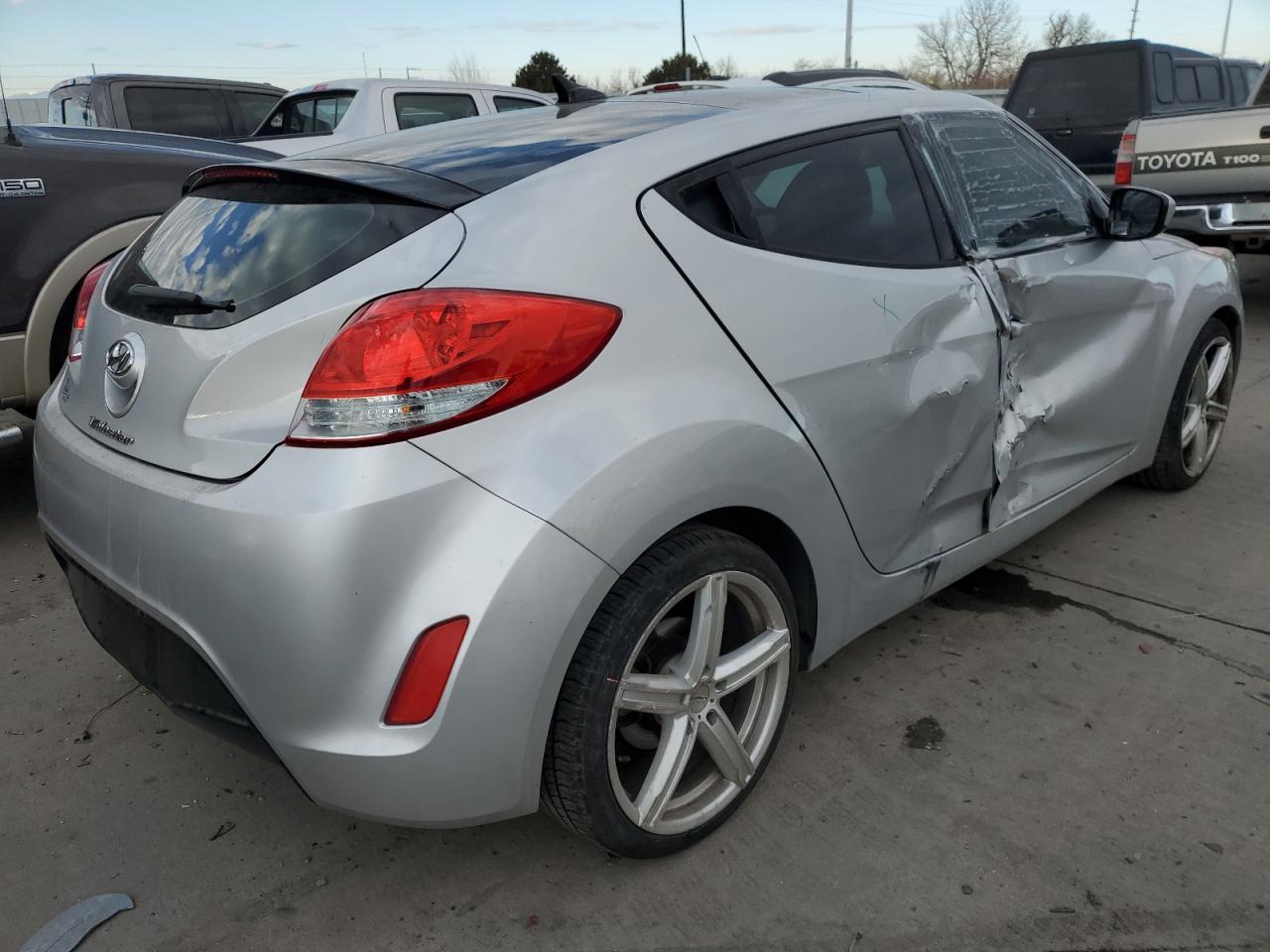 2013 Hyundai Veloster - Image 3