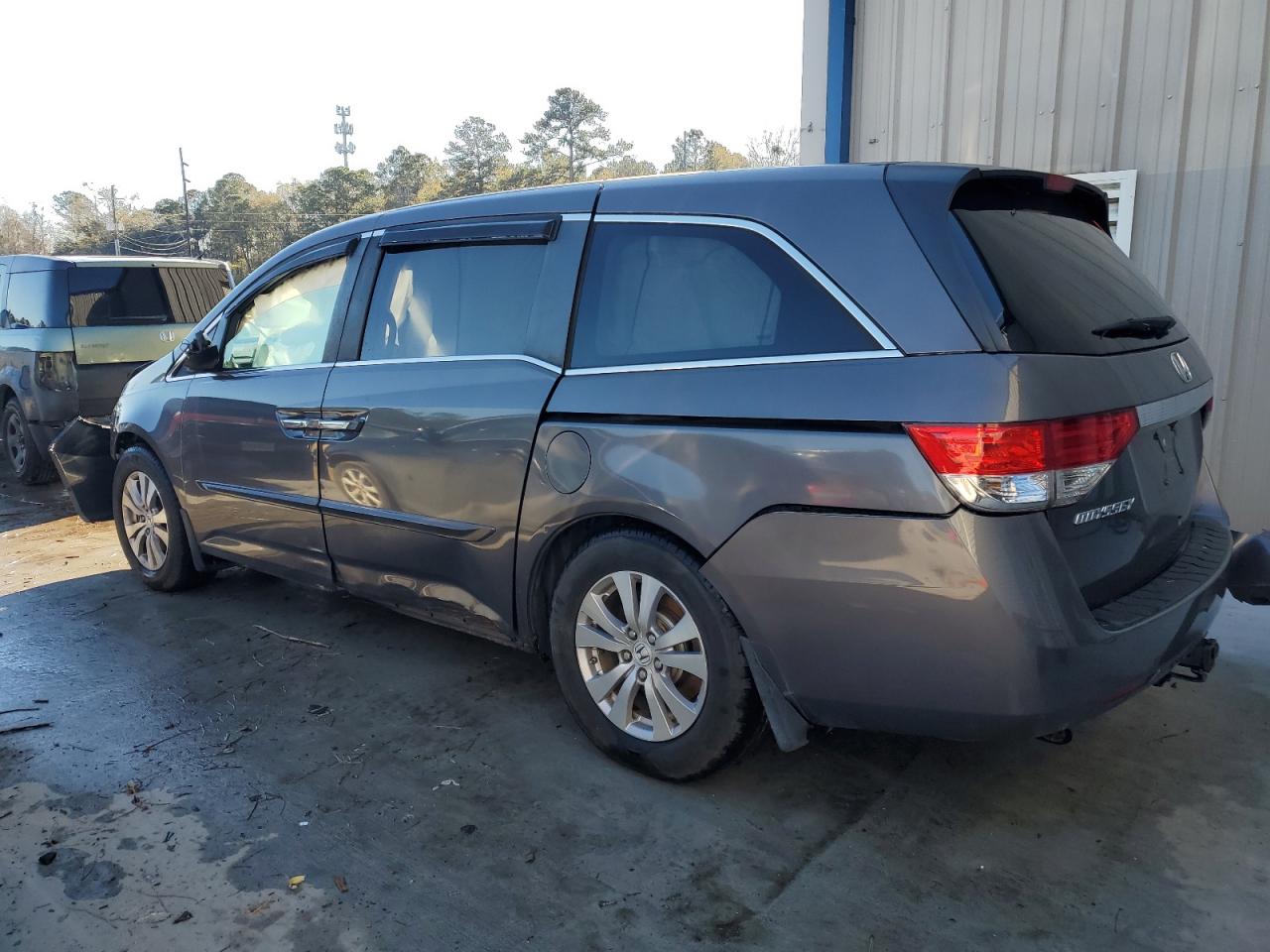 2015 Honda Odyssey - Image 2
