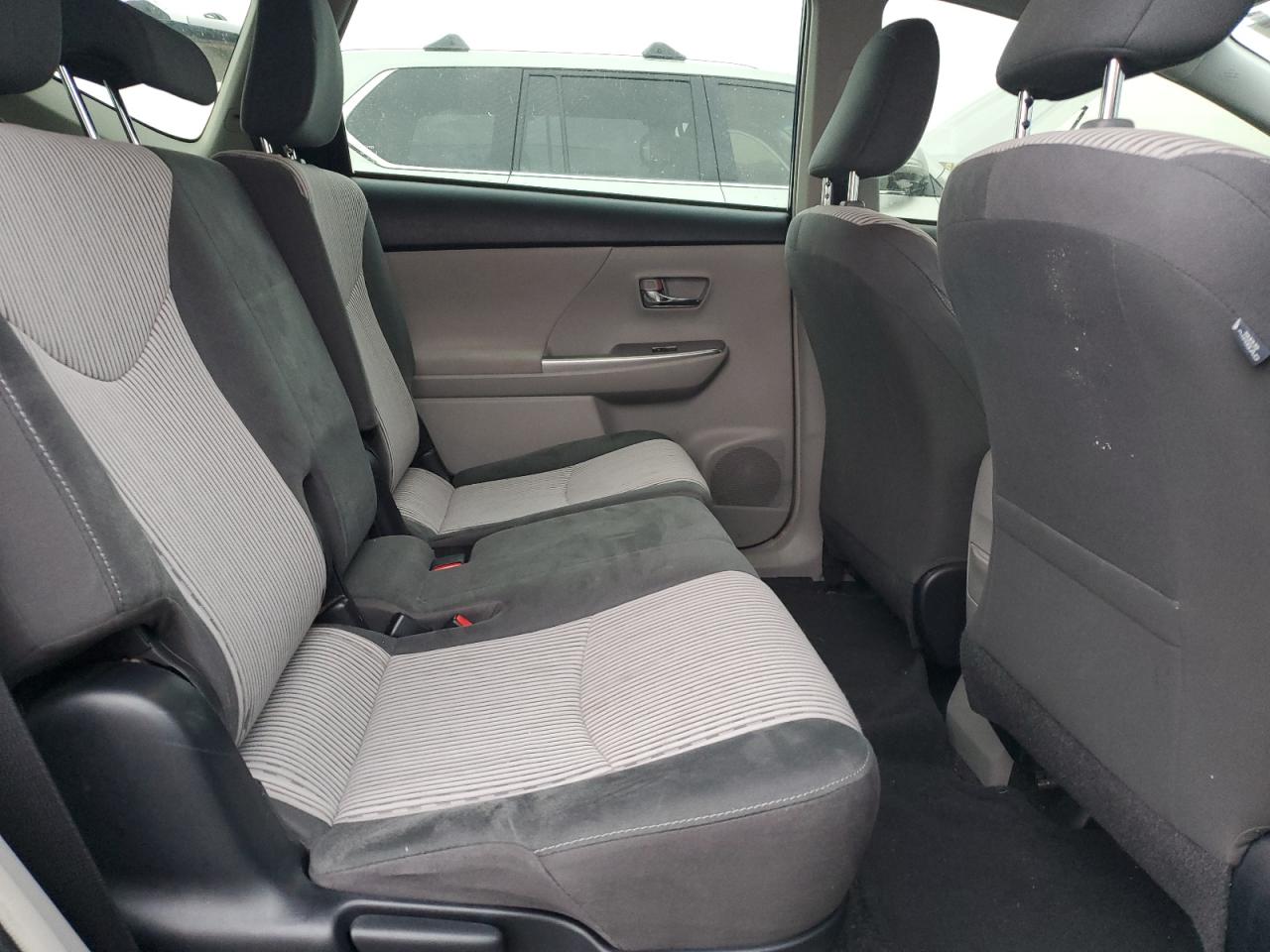 2016 Toyota Prius - Image 10