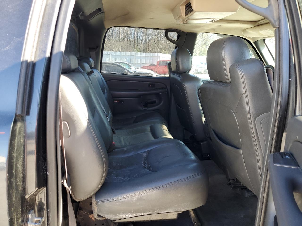 2004 Chevrolet Avalanche - Image 10