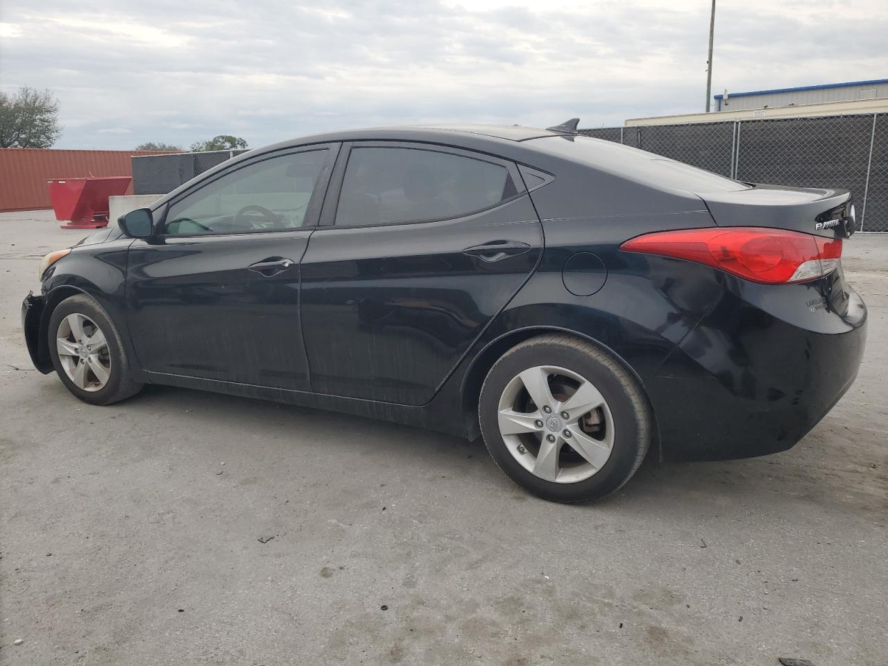 2011 Hyundai Elantra - Image 2