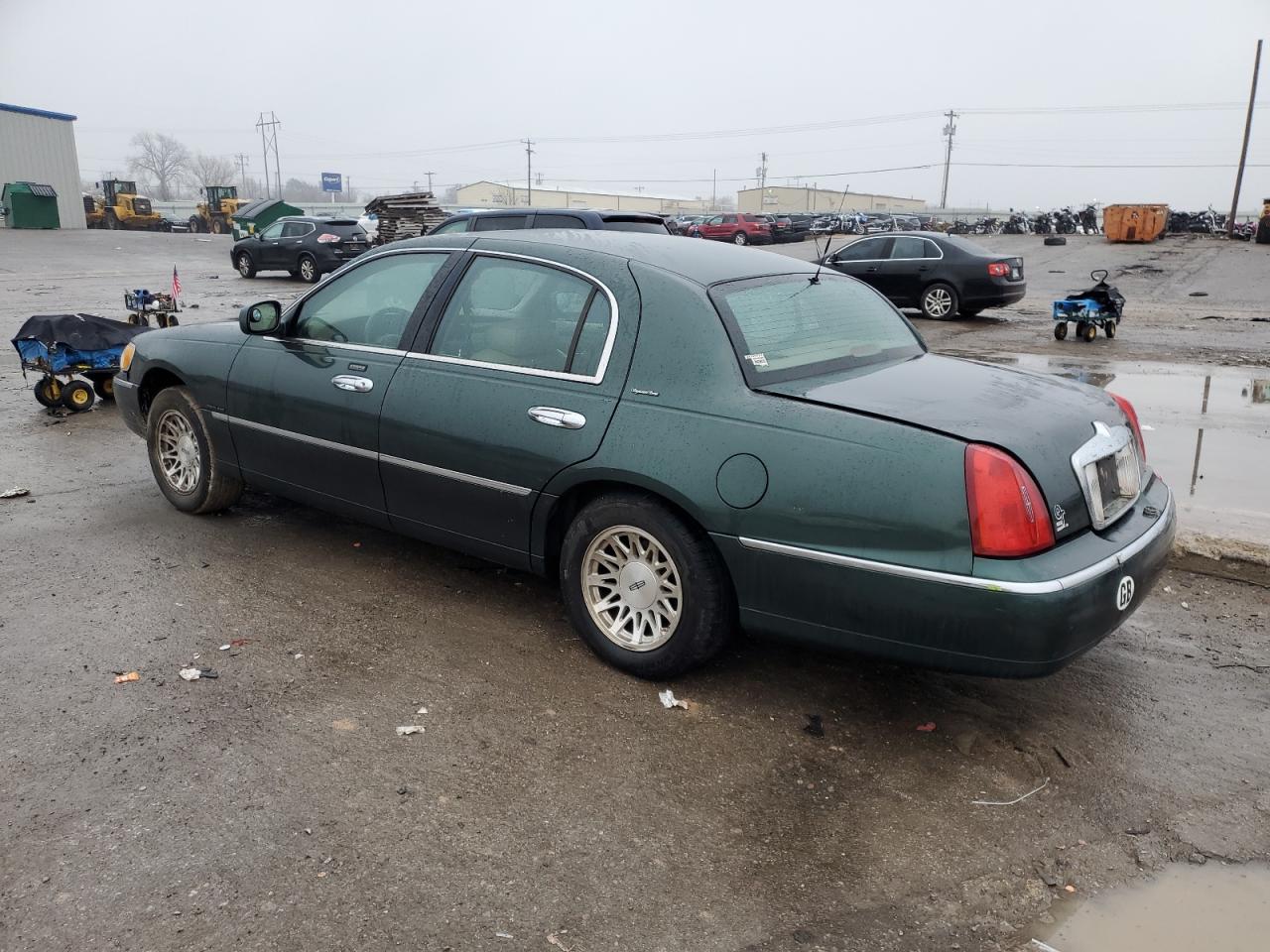 1999 Lincoln Town Car - Image 2
