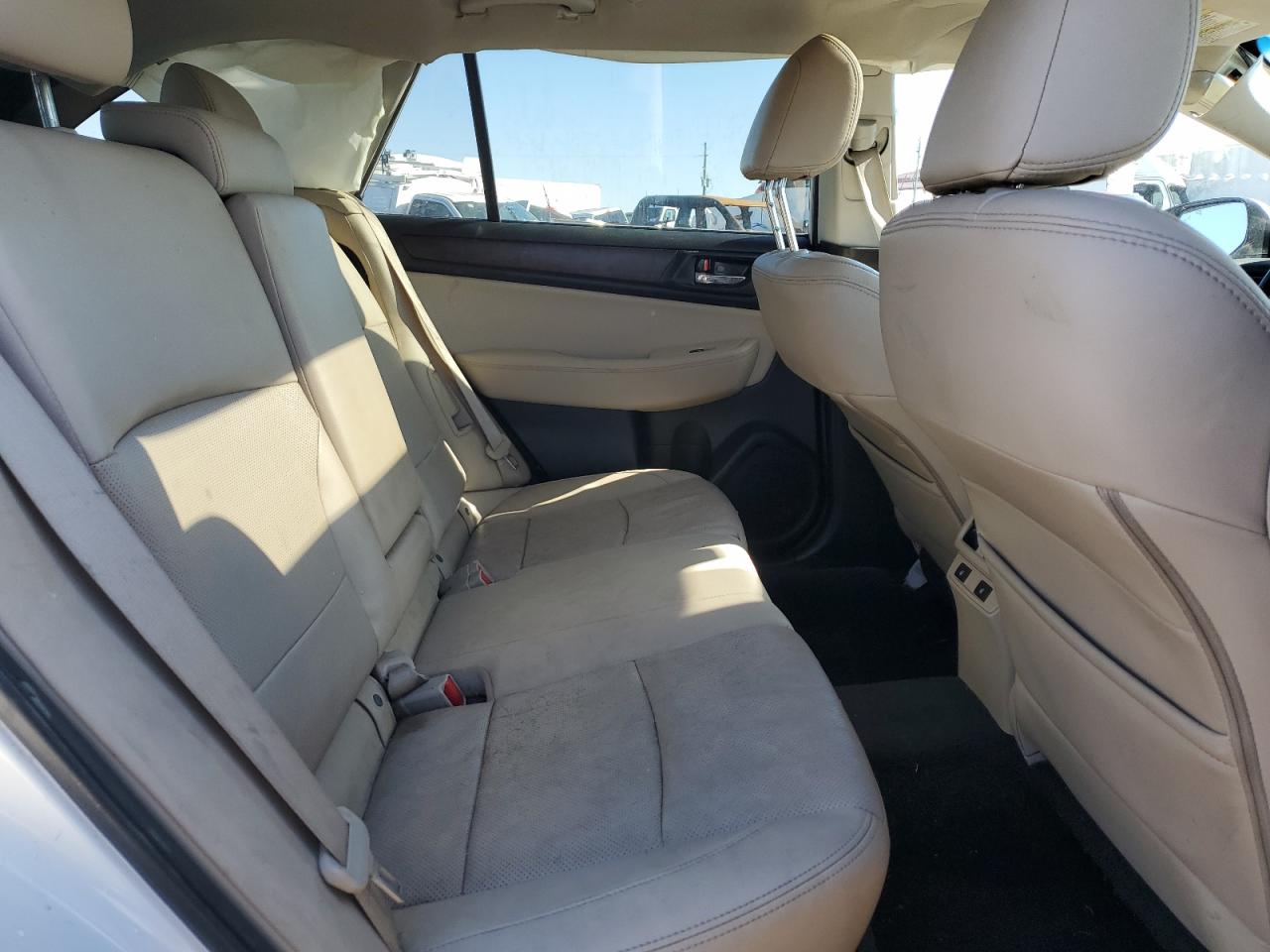 2015 Subaru Outback - Image 11