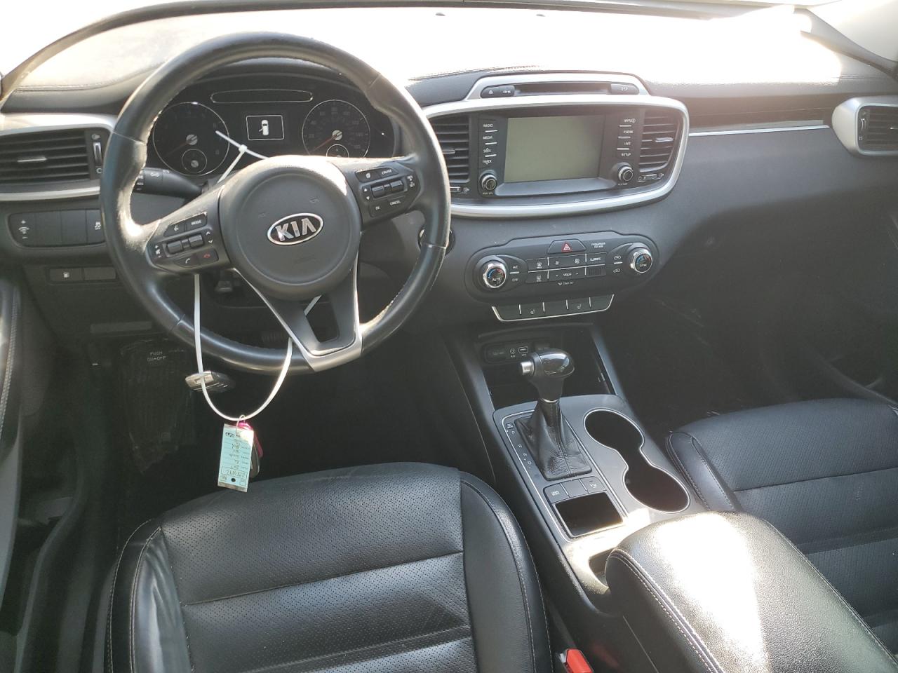 2017 Kia Sorento - Image 8