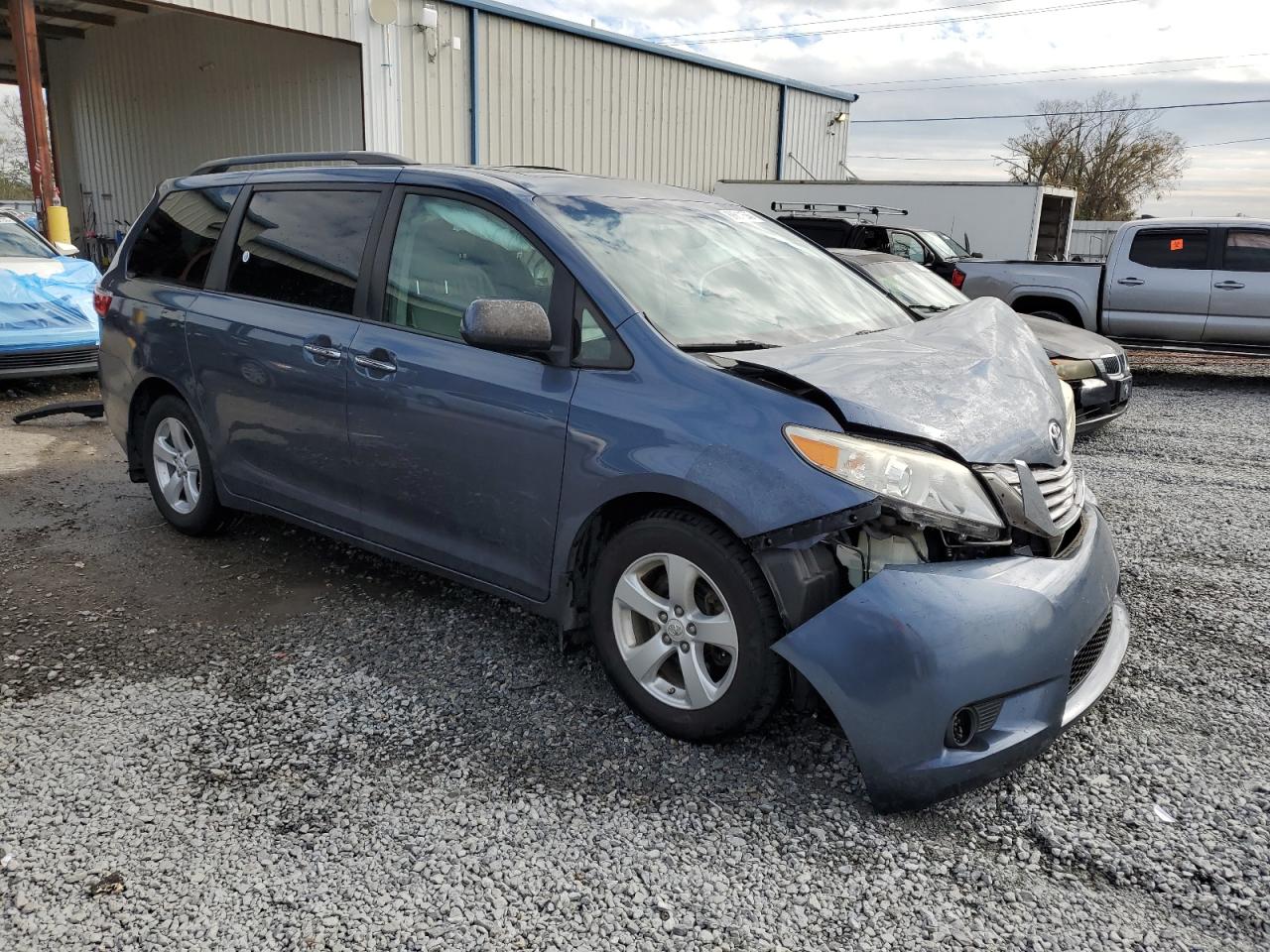 2017 Toyota Sienna - Image 4