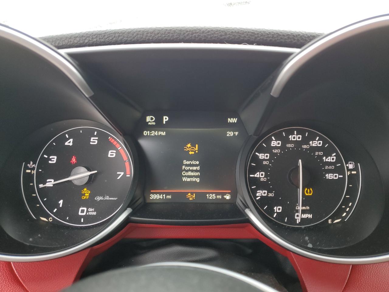 2019 Alfa Romeo Giulia - Image 9