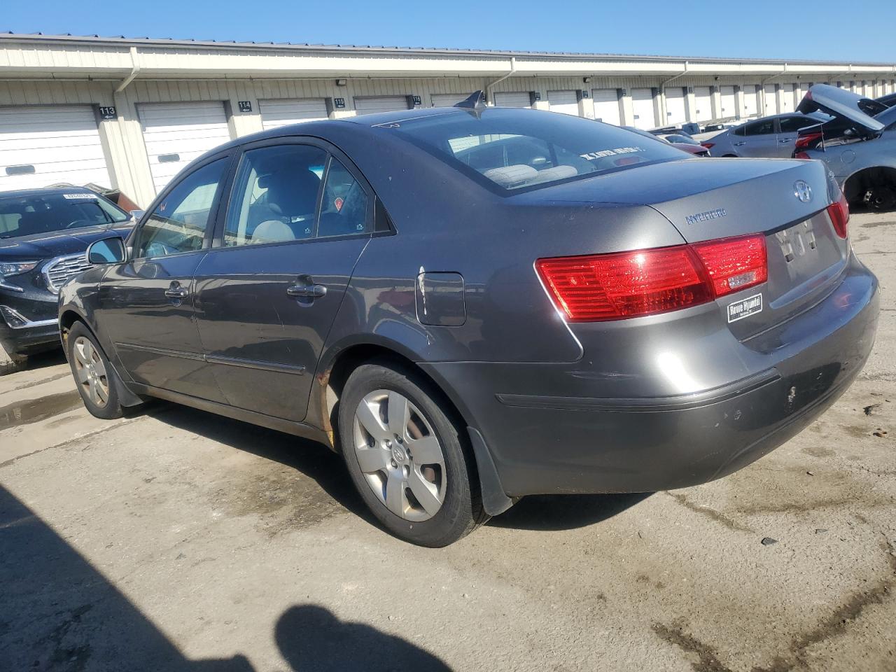 2010 Hyundai Sonata - Image 2