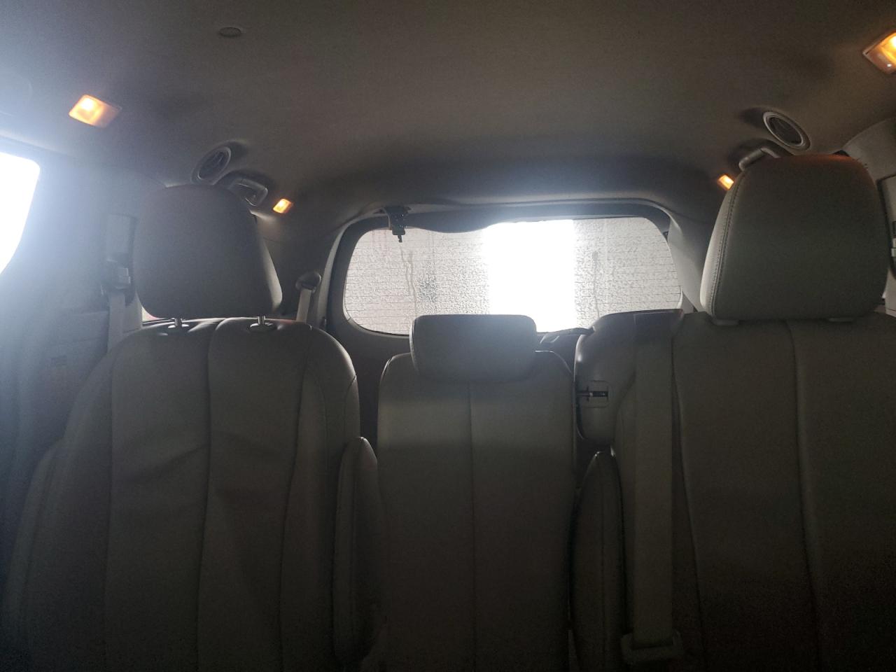 2014 Toyota Sienna - Image 10