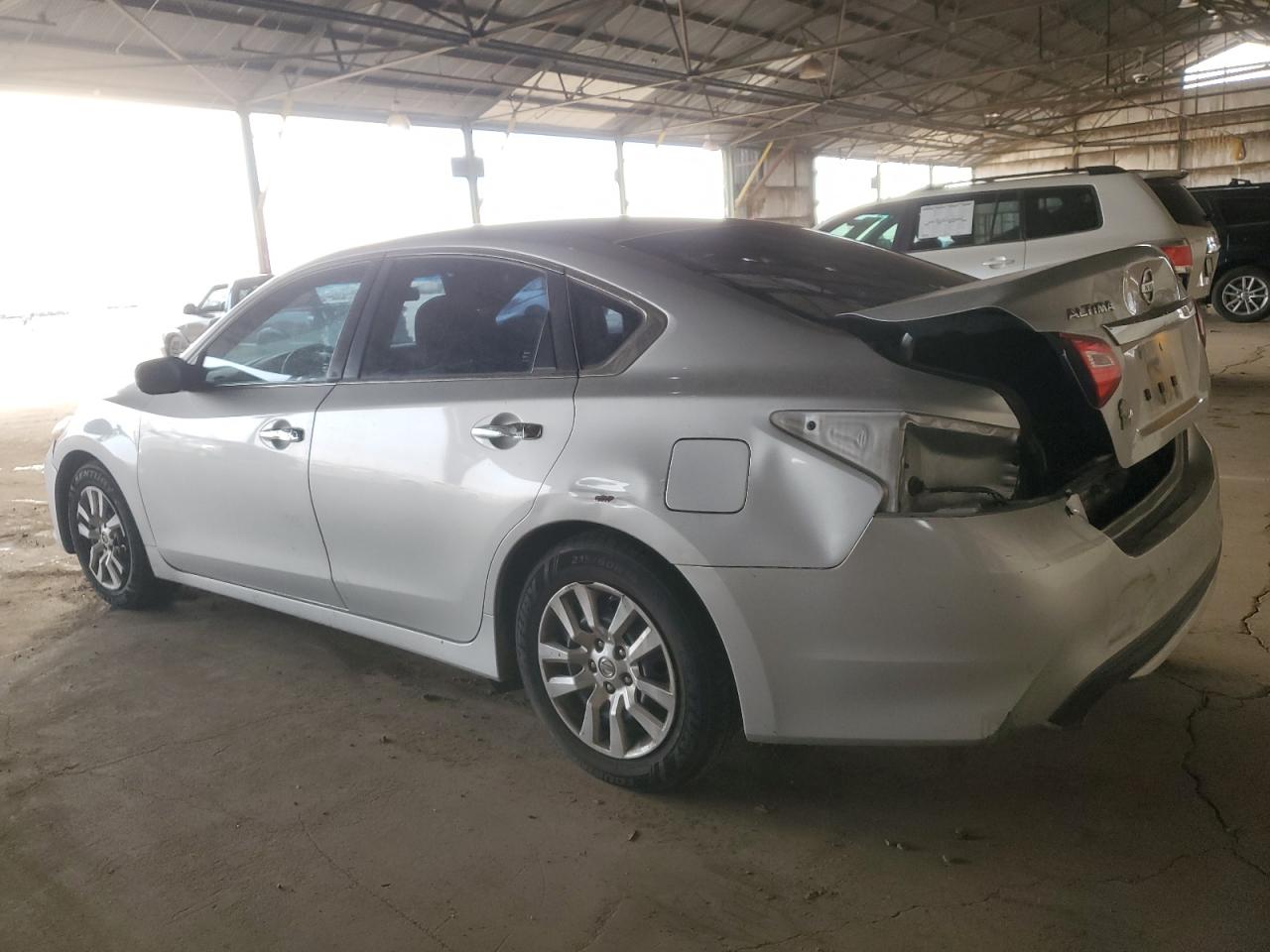 2016 Nissan Altima - Image 2