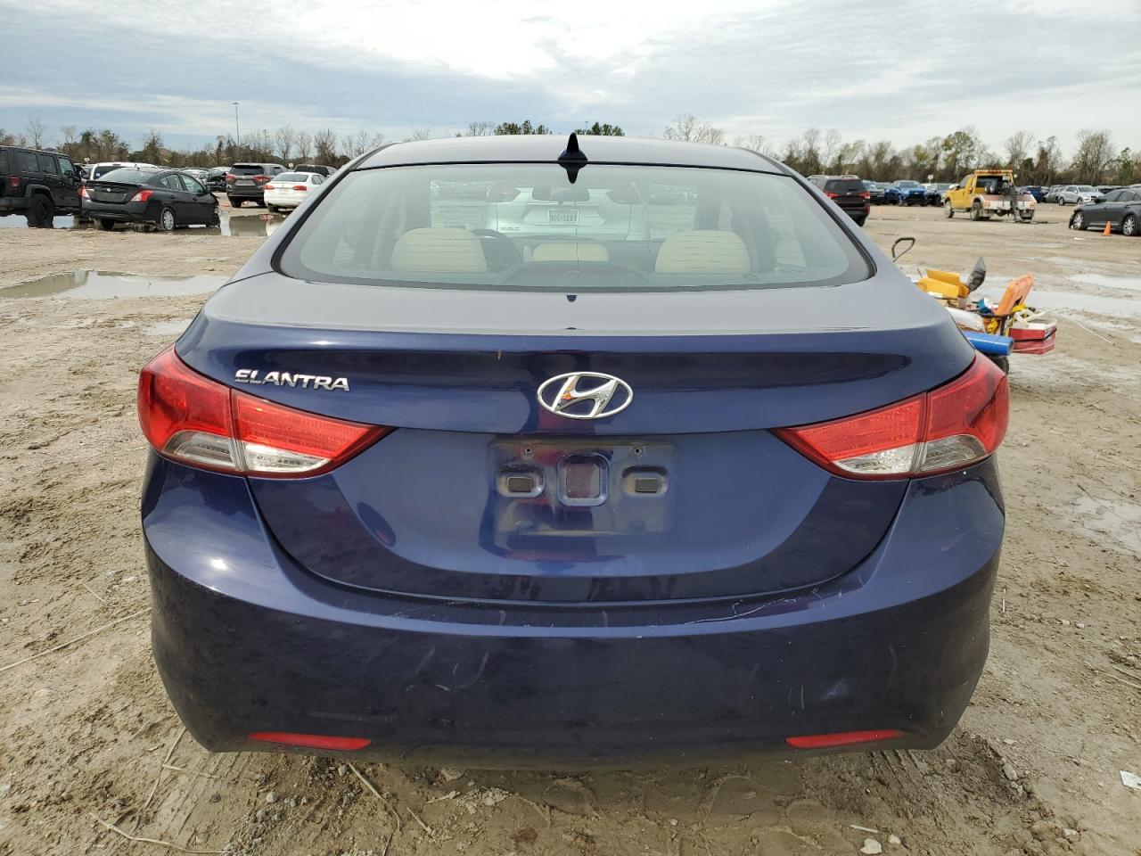 2013 Hyundai Elantra - Image 6