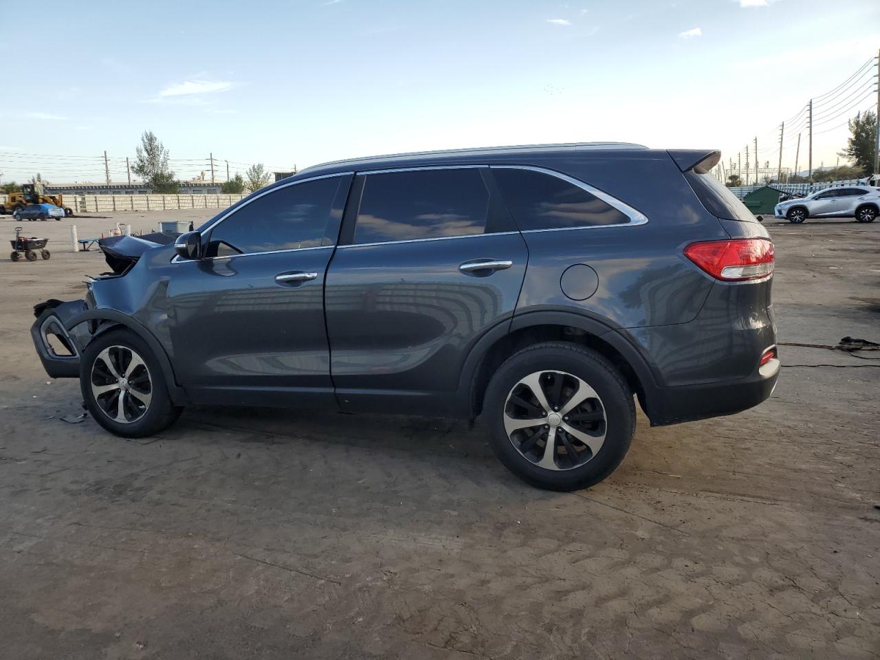2016 Kia Sorento - Image 2