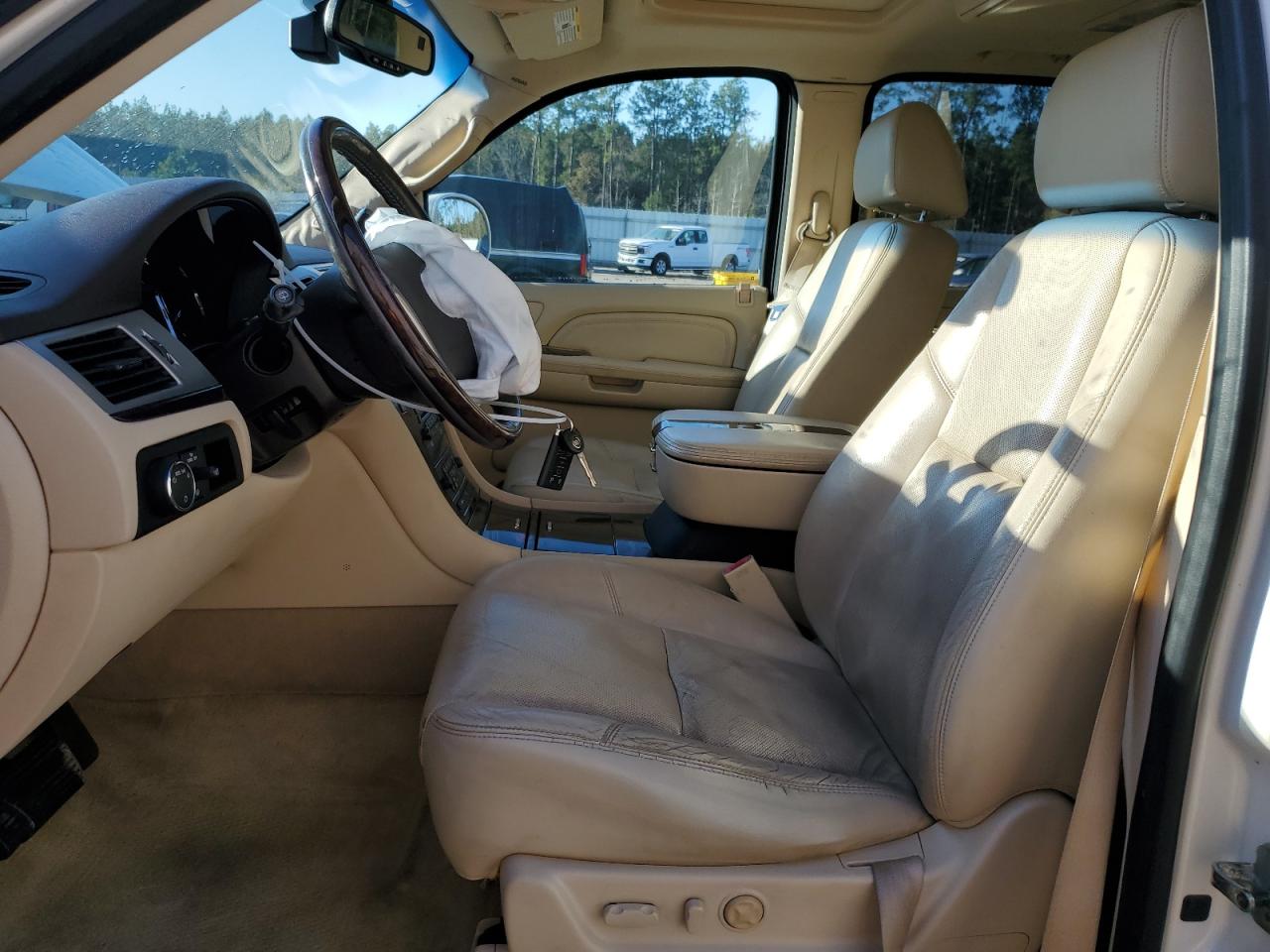 2008 Cadillac Escalade - Image 7