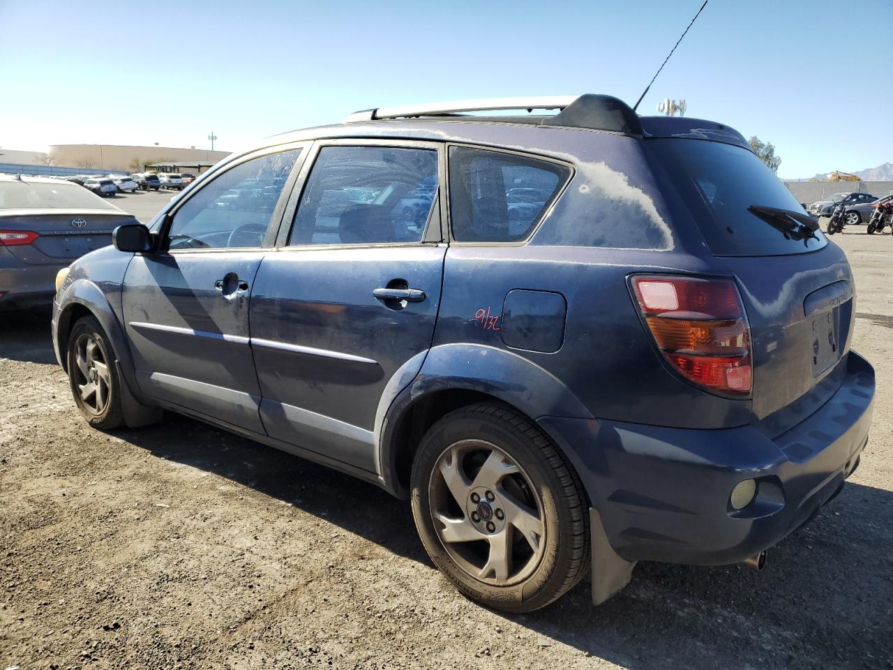 2003 Pontiac Vibe - Image 2