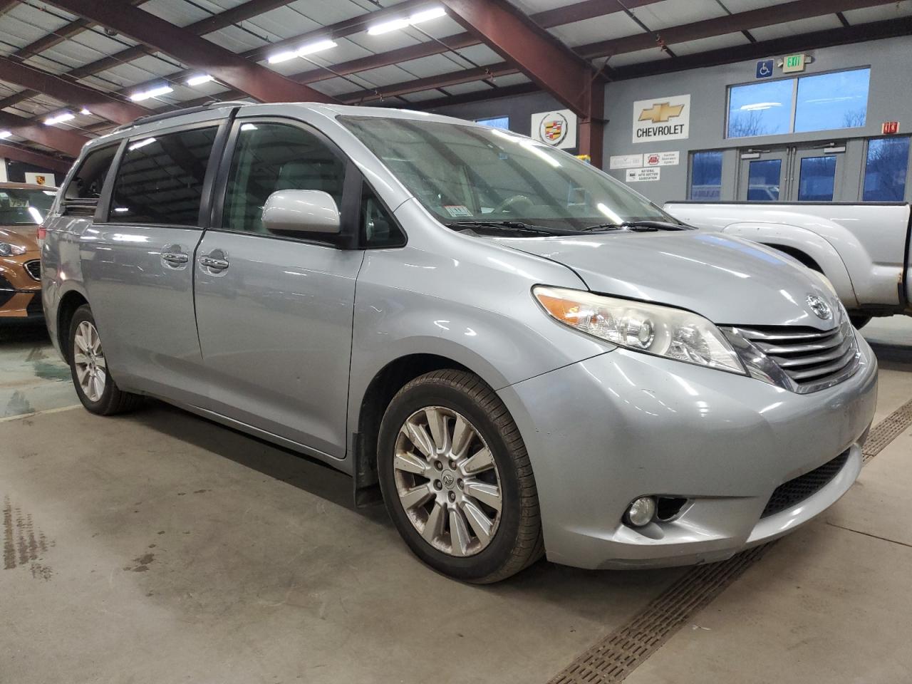 2011 Toyota Sienna - Image 4