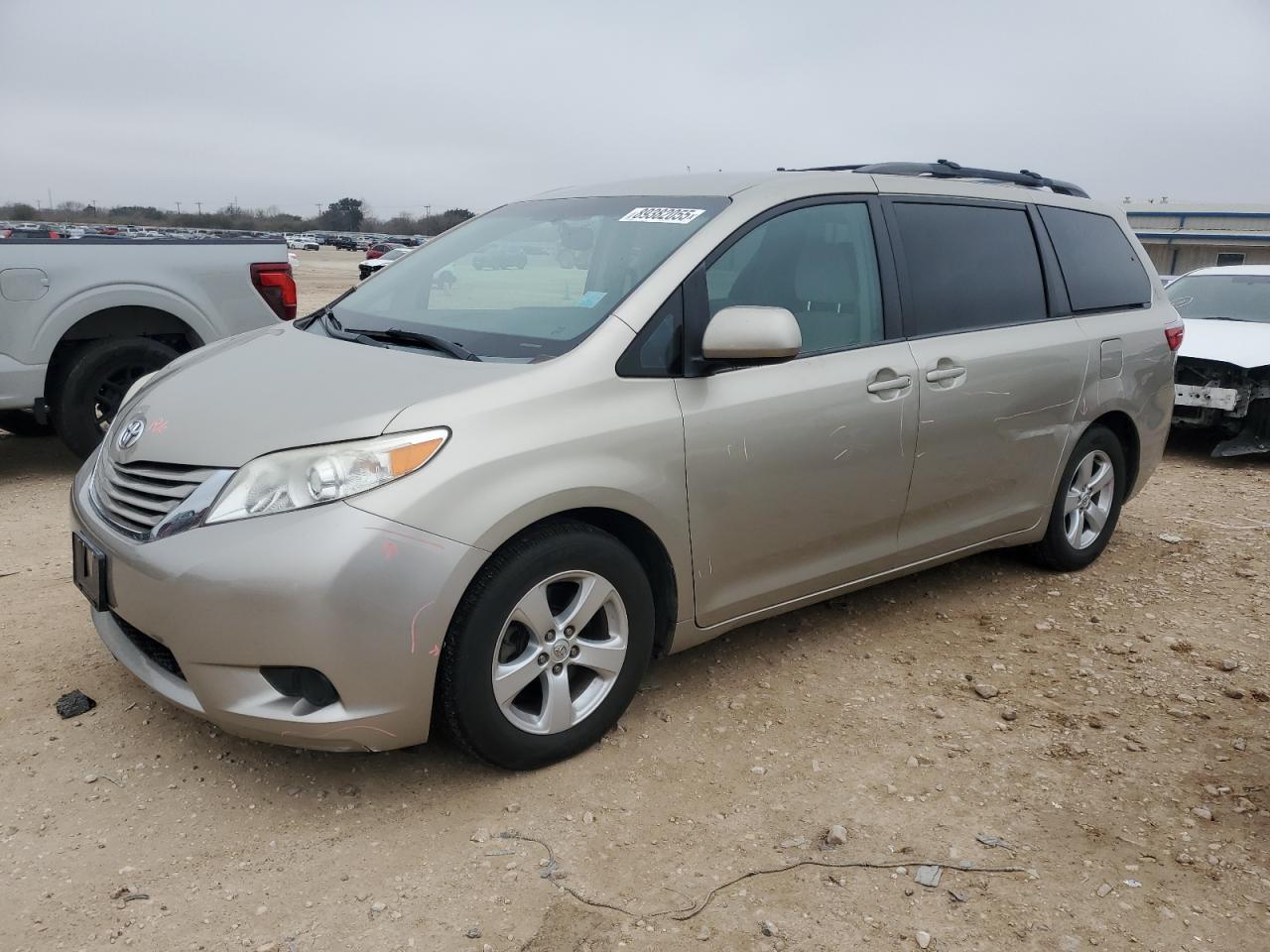 2015 Toyota Sienna - Image 1