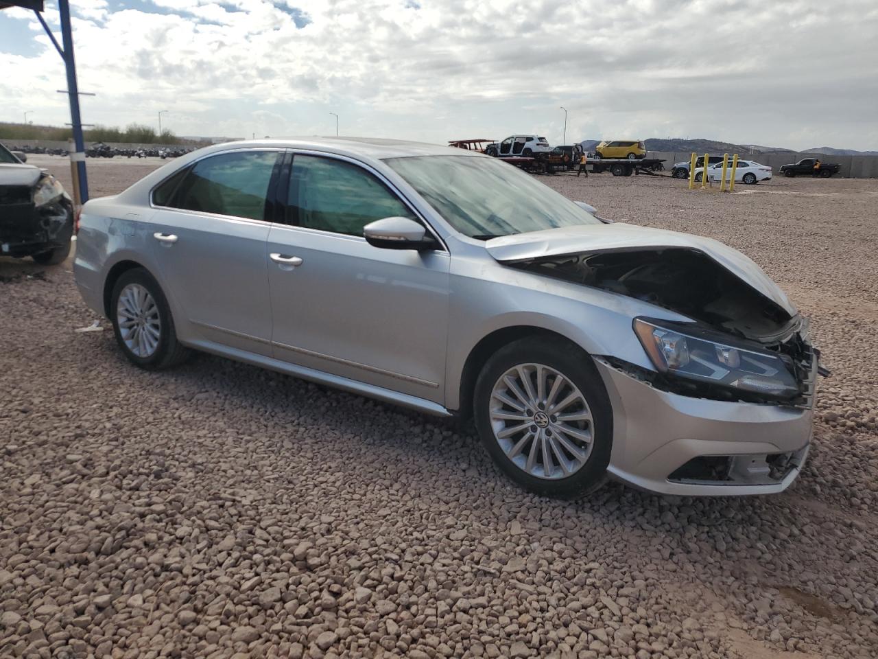 2017 Volkswagen Passat - Image 4