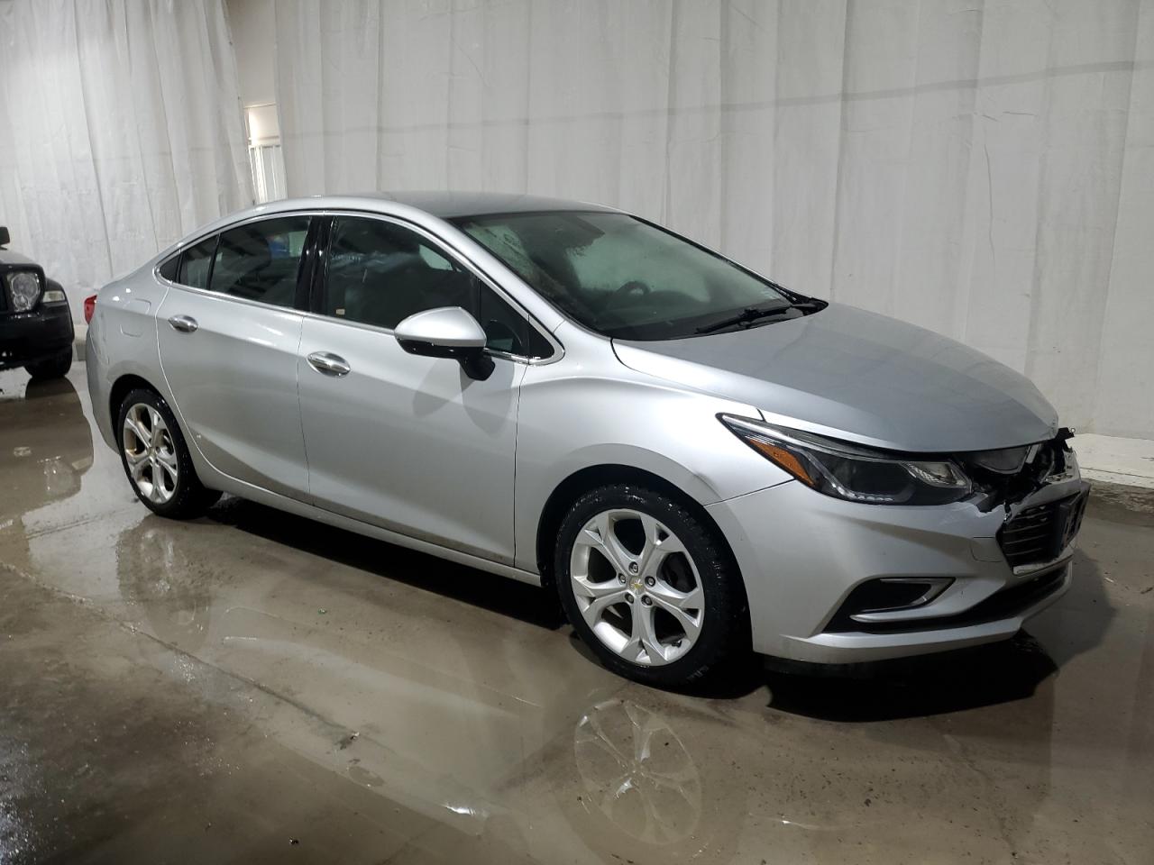 2016 Chevrolet Cruze - Image 4