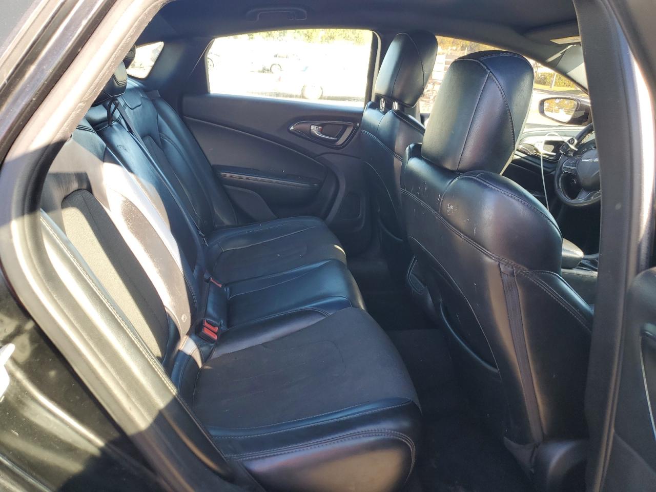 2015 Chrysler 200 - Image 10