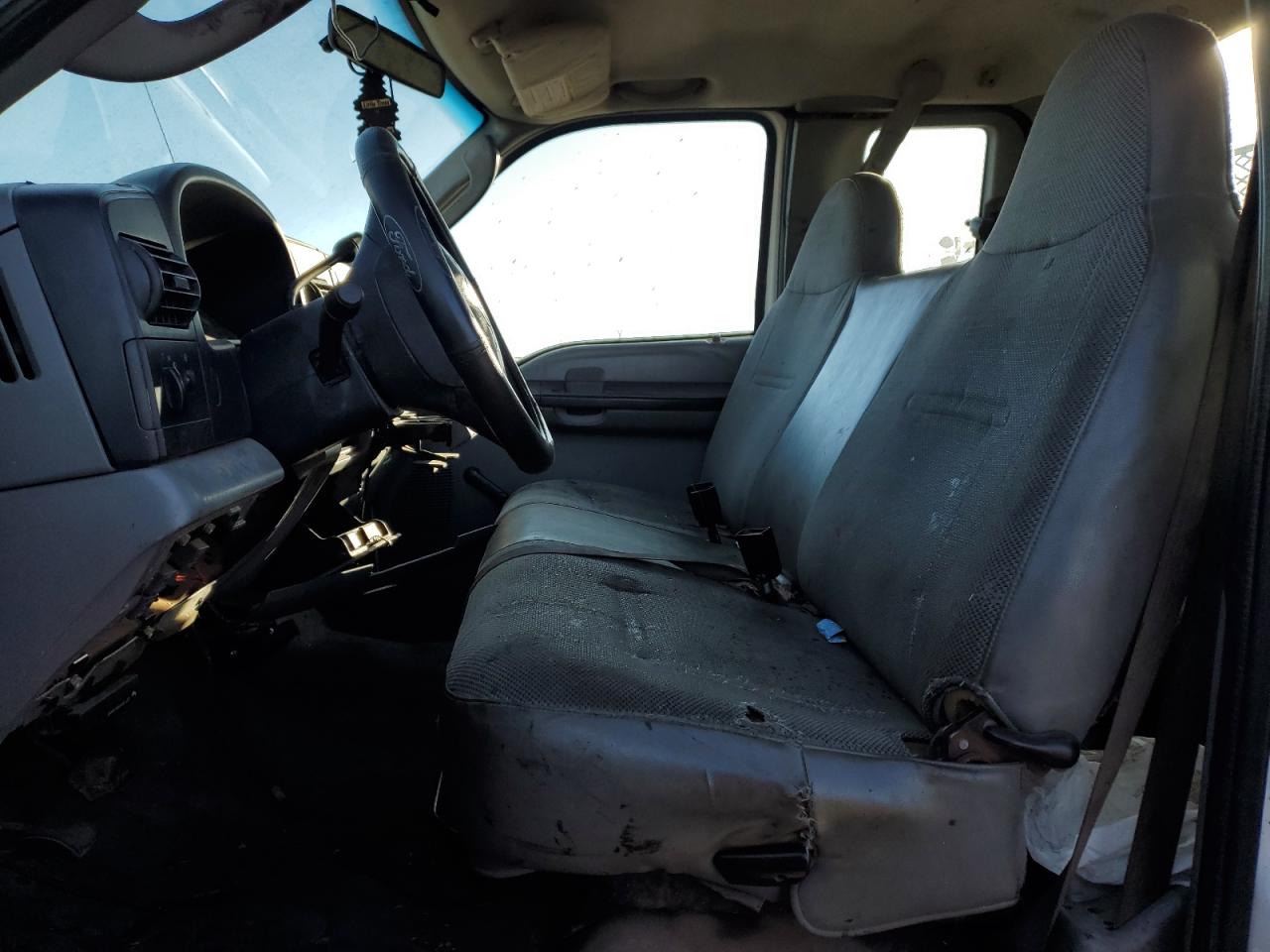 2006 Ford F250 - Image 7