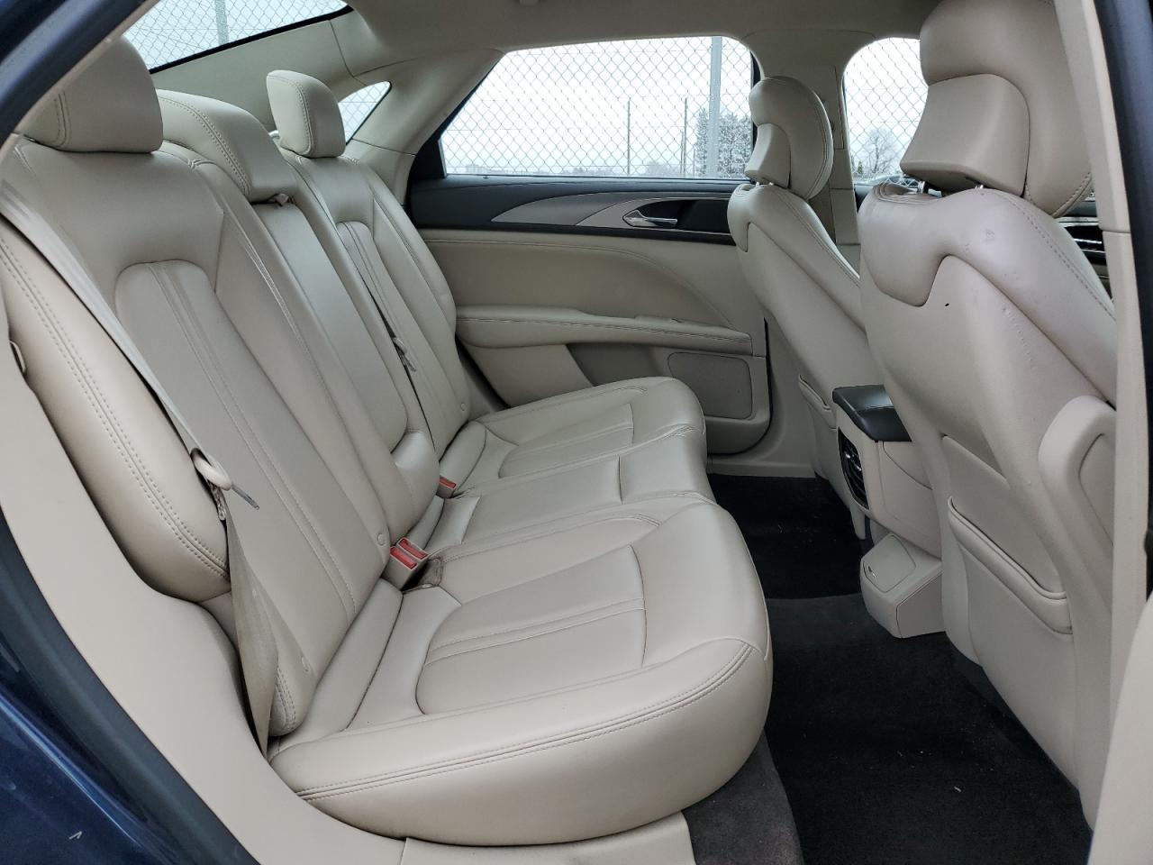 2017 Lincoln MKZ - Image 10