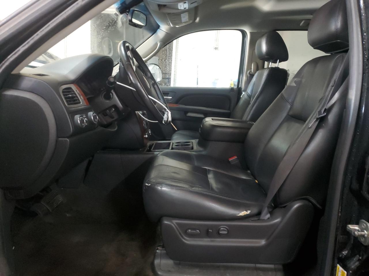 2012 Chevrolet Suburban - Image 7