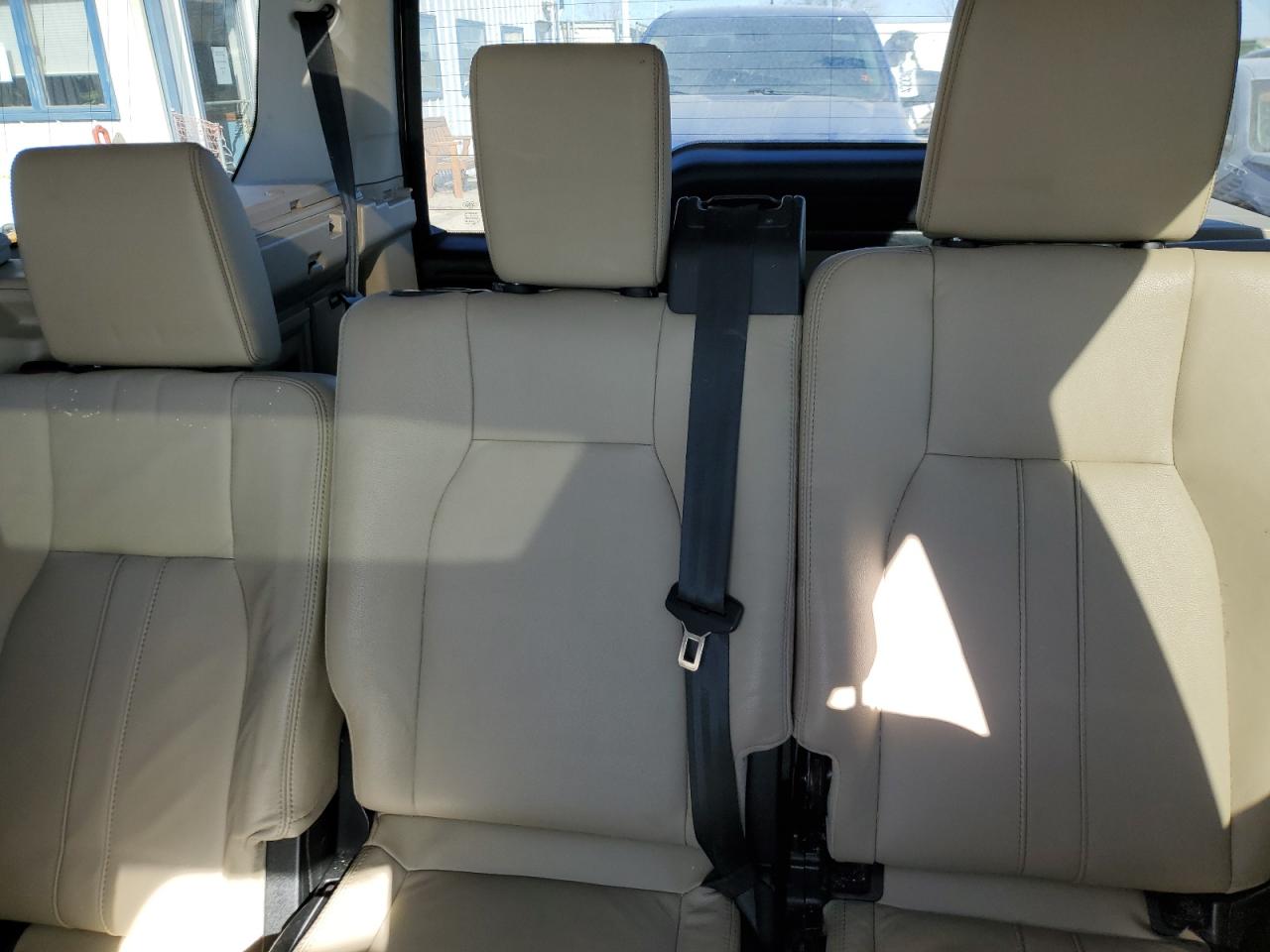 2013 Land Rover LR4 - Image 10