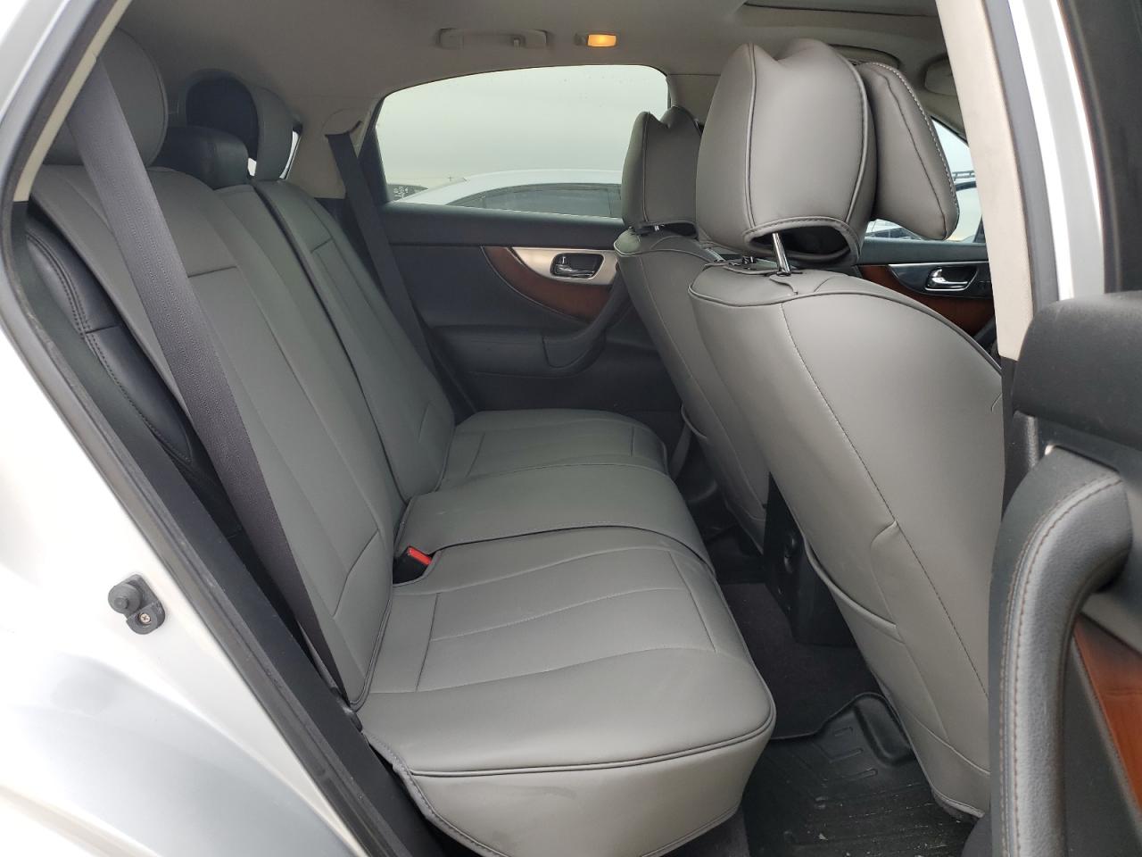 2010 Infiniti FX - Image 11