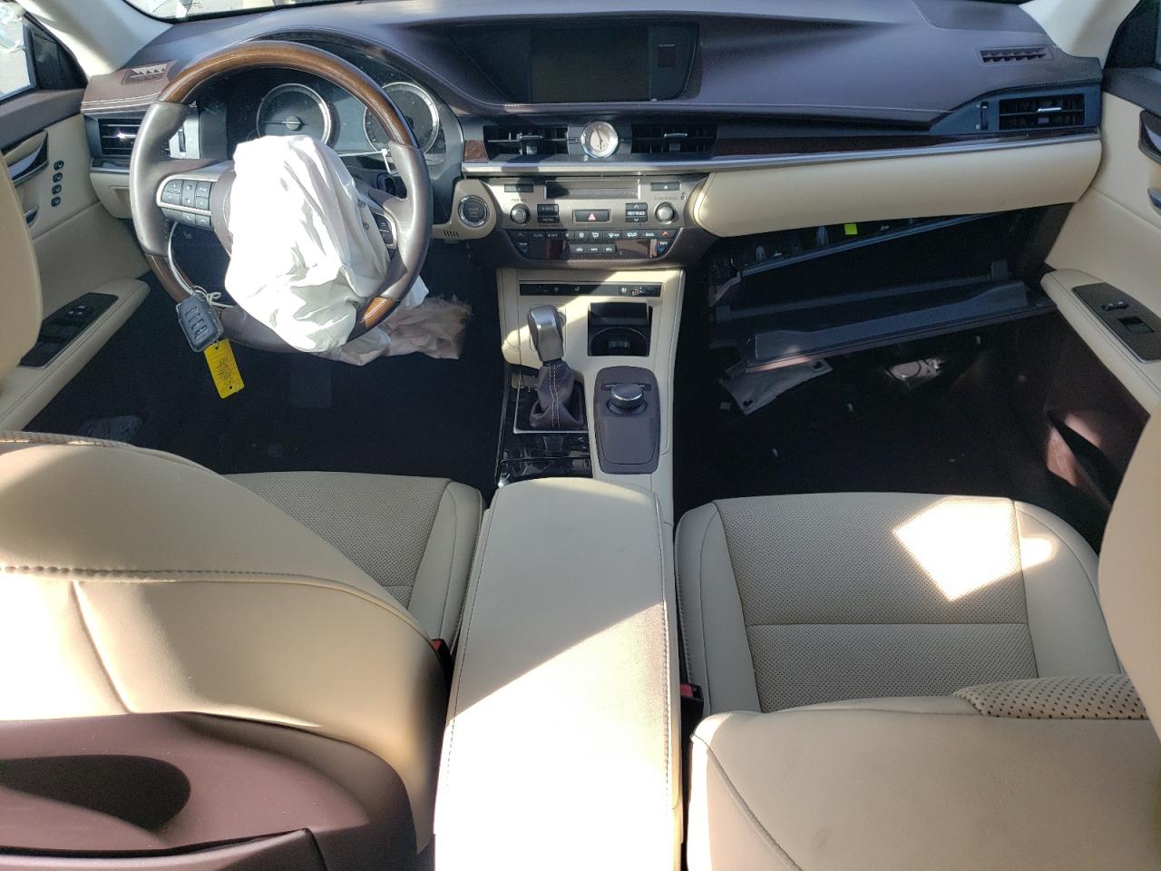 2016 Lexus ES - Image 8
