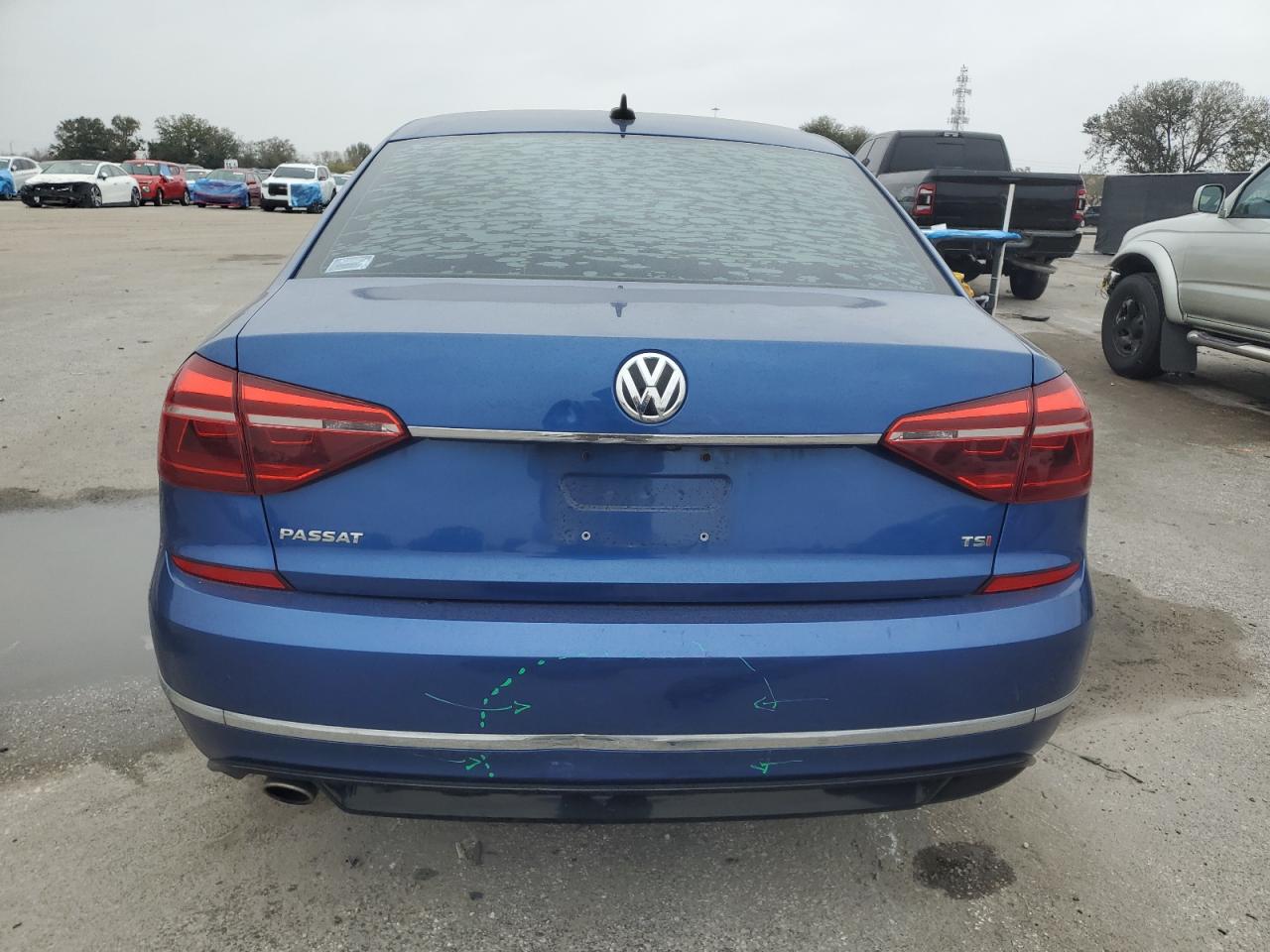 2017 Volkswagen Passat - Image 6