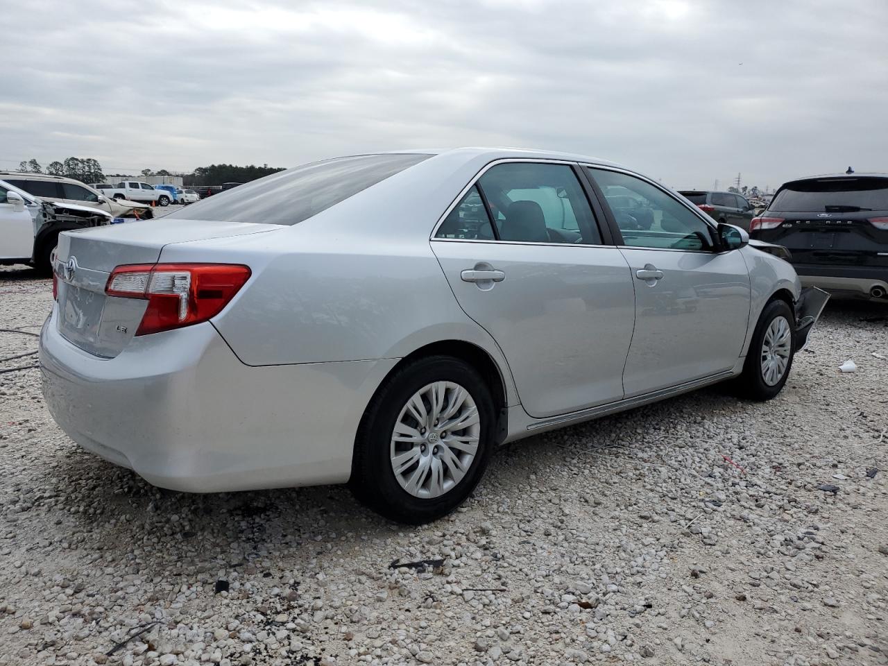 VIN 4T4BF1FK1ER417330 2014 TOYOTA CAMRY no.3