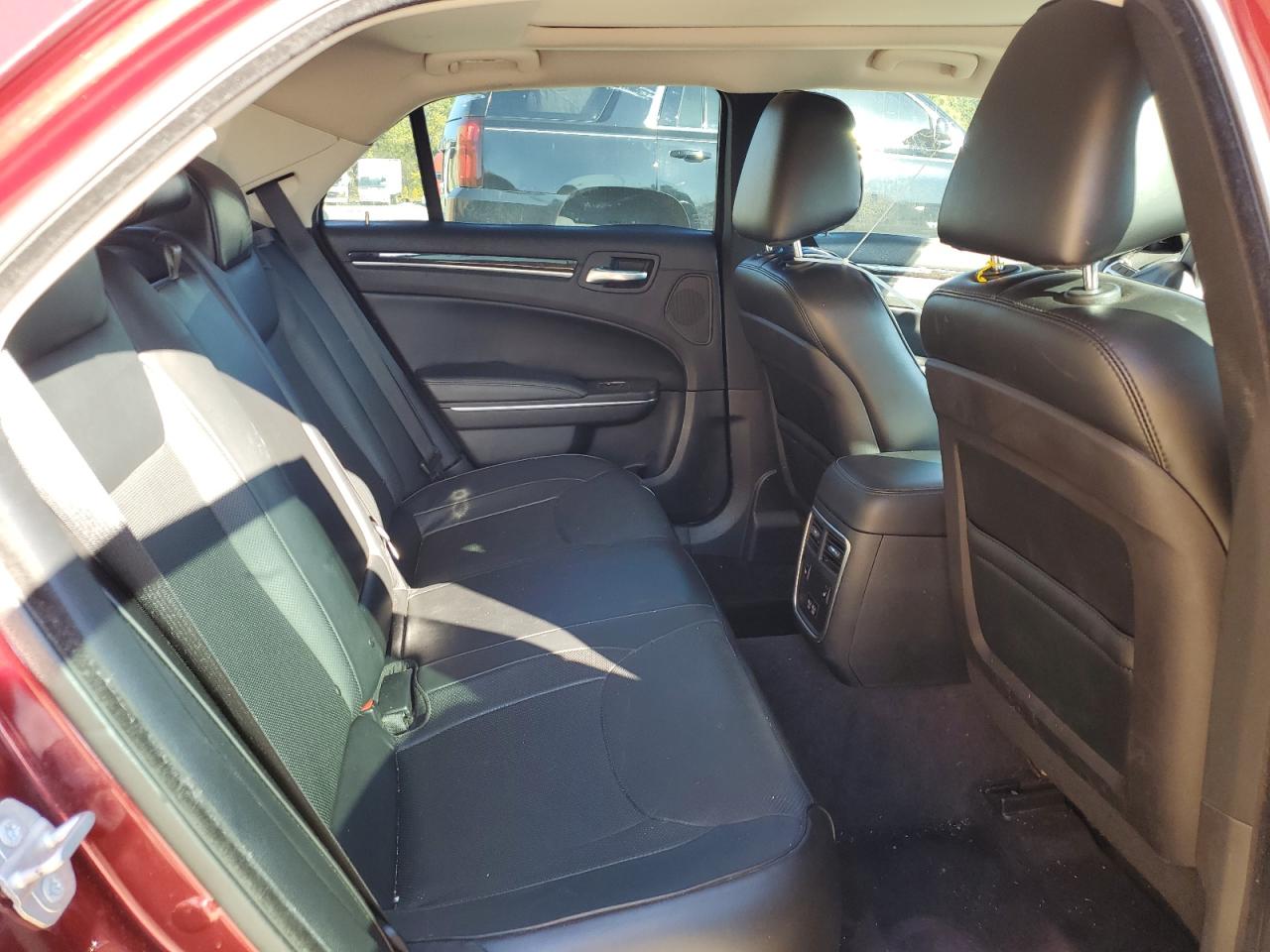 2016 Chrysler 300 - Image 10